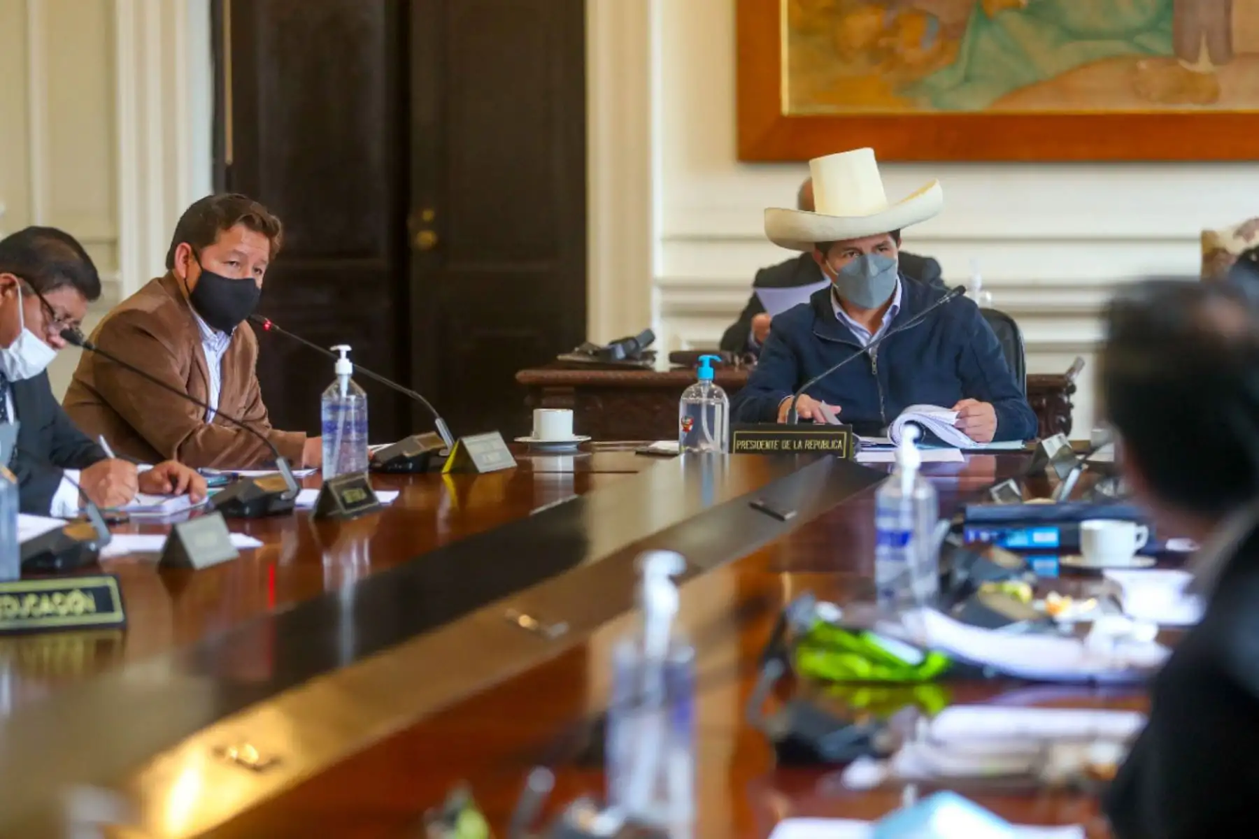 El presidente Pedro Castillo lidera la sesión del Consejo de Ministros, con la participación del presidente del Consejo de Ministros y los ministros de Estado, para tratar los avances en la gestión del Gobierno.
Foto: PCM