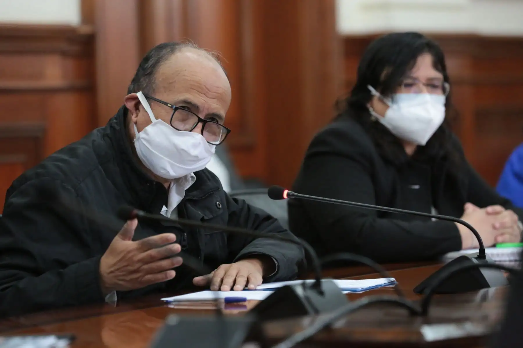 Presidente del Consejo de Ministros, Guido Bellido, el ministro de la Producción, Yvan Quispe y el ministro de Comercio Exterior, Roberto Sánchez  participaron de una reunión con importantes gremios del emporio comercial de Gamarra.
Foto: PCM