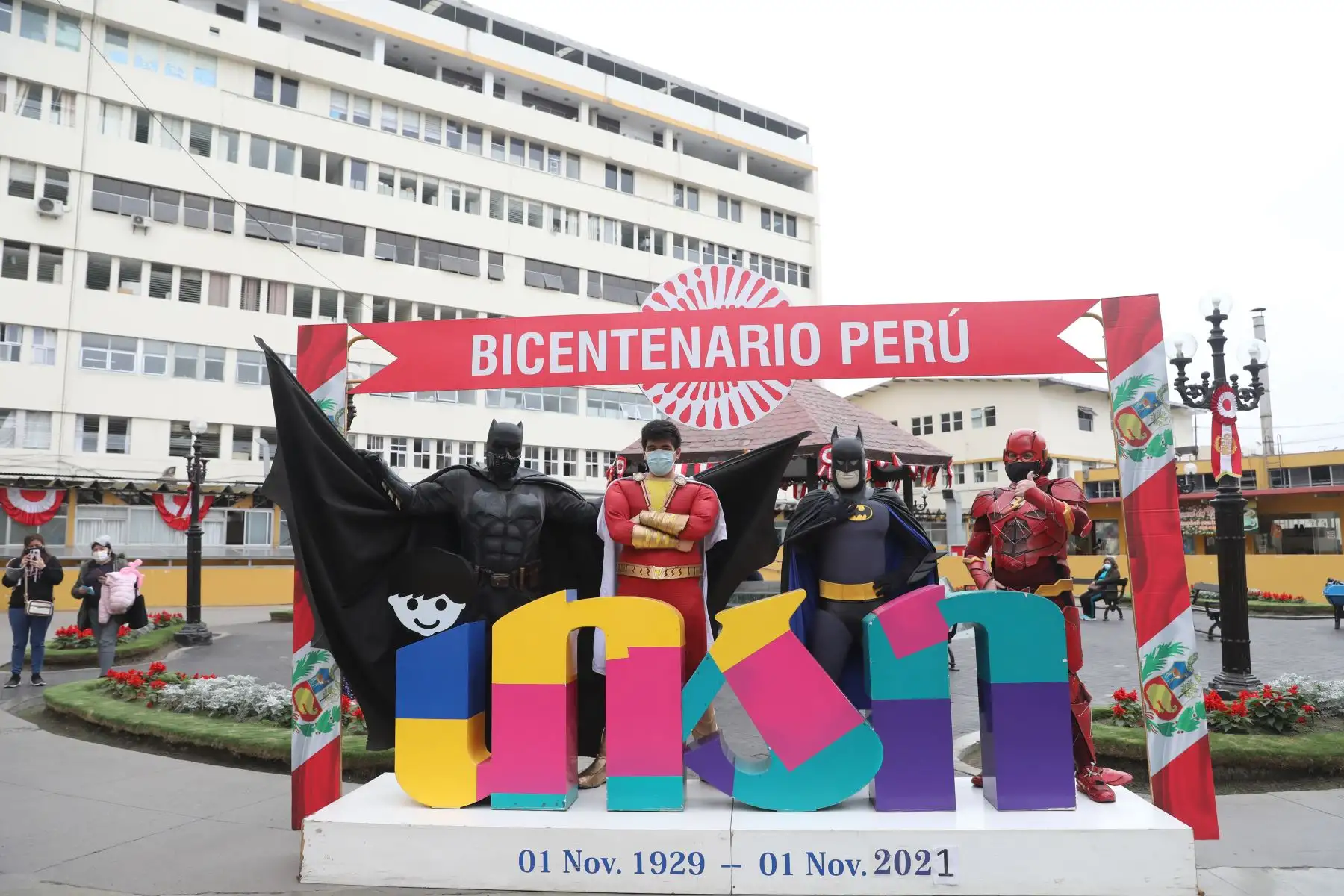 En el Día Nacional de la Salud y Buen trato al Paciente
super héroes visitaron al pequeño Isaac niño de 3 años quien pasó  14 cirugías para lograr su recuperación, en el Instituto Nacional de Salud del Niño.
Foto: ANDINA/Andrés Valle