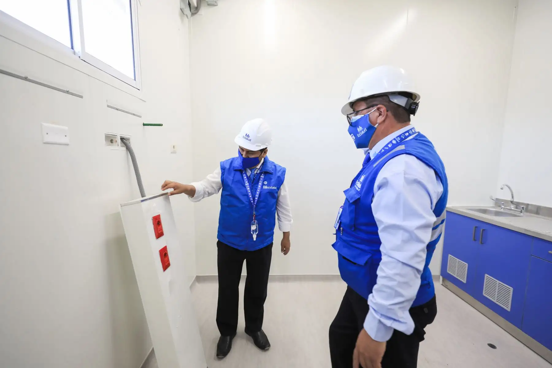 Presidente de EsSalud Dr. Mario Carhuapomal viajó a la región Junín para supervisar los avances en construcción del Hospital Bicentenario de Jauja, 1 de los 13 hospitales modulares que proyectan  inaugurar. Foto: ANDINA/Essalud