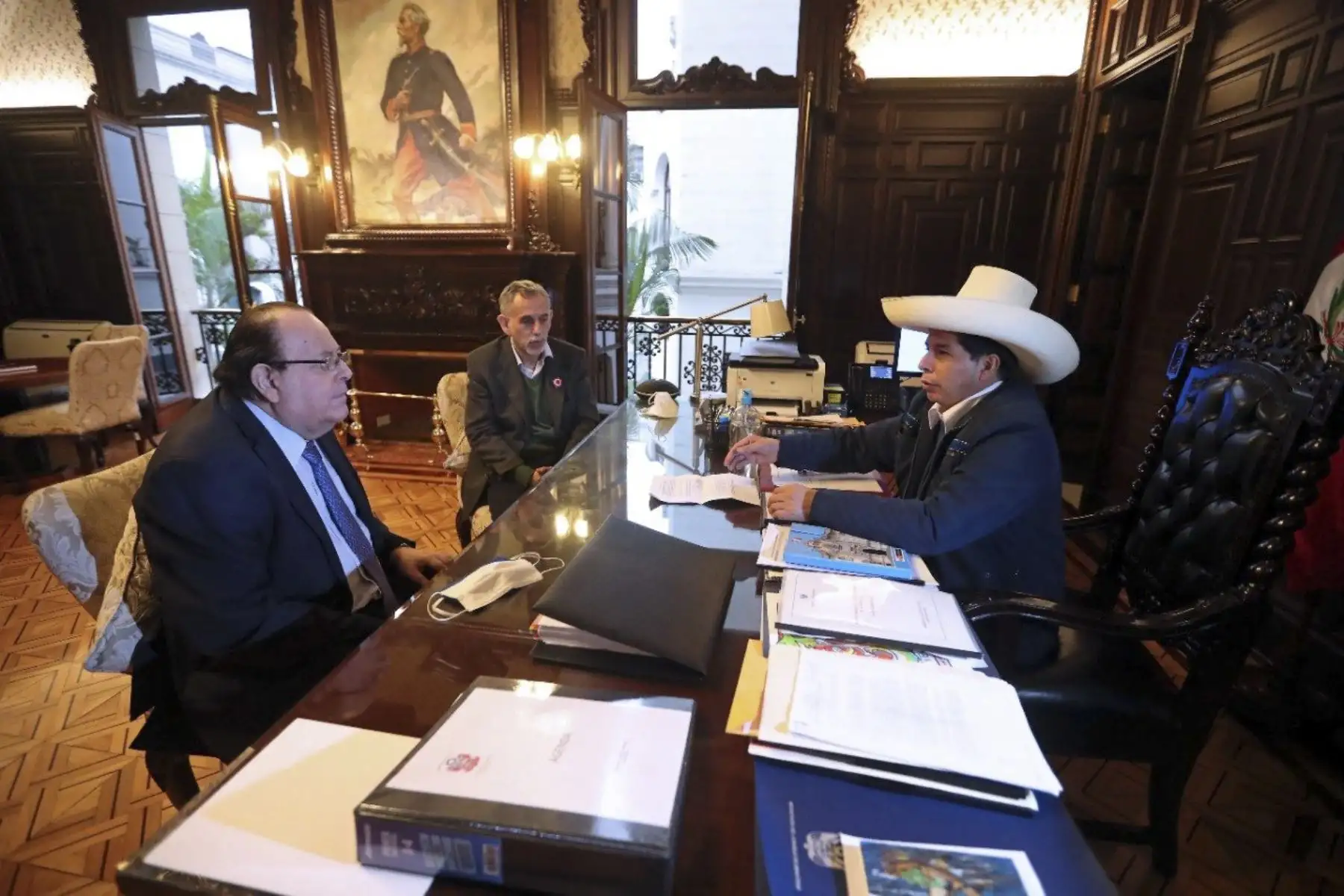 Ministro de Economía y Finanzas, Pedro Francke, participó en una anterior reunión con el Presidente de la República, Pedro Castillo, y el titular del BCR, Julio Velarde. Foto: ANDINA/difusión.