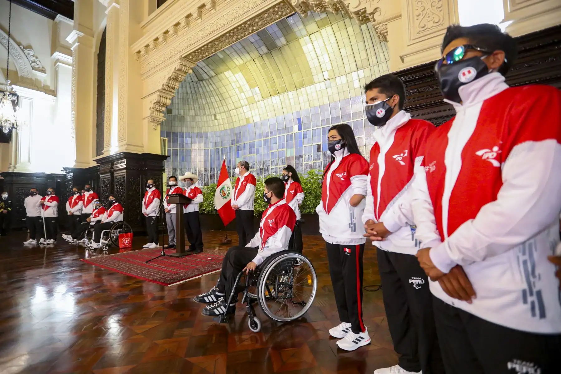 El mandatario Pedro Castillo acompañado por el titular del Ministerio de Educación, preside la ceremonia de entrega de la bandera del Perú y despedida a la delegación peruana que participará en los Juegos Paralímpicos de Tokio 2020. Foto: ANDINA/Presidencia Perú