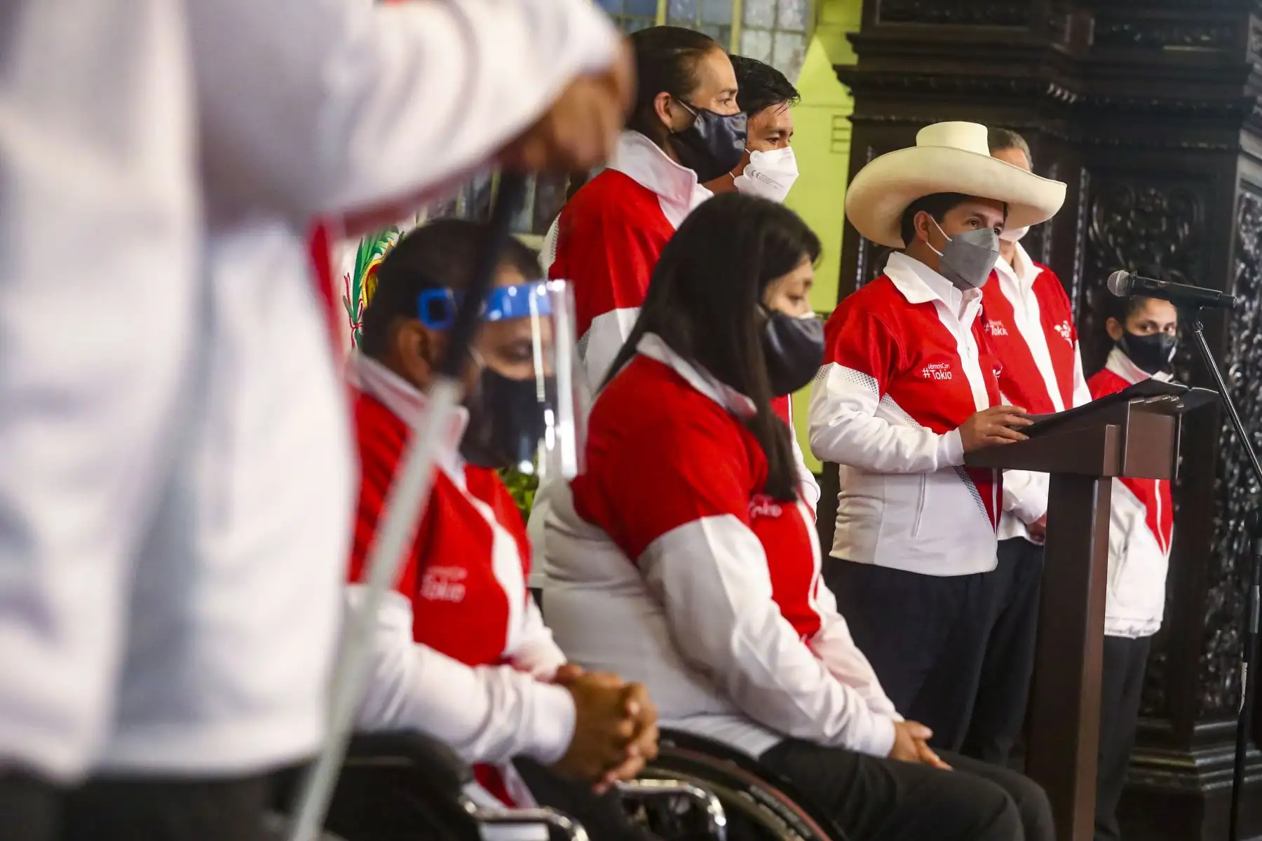 El mandatario Pedro Castillo acompañado por el titular del Ministerio de Educación, preside la ceremonia de entrega de la bandera del Perú y despedida a la delegación peruana que participará en los Juegos Paralímpicos de Tokio 2020. Foto: ANDINA/Presidencia Perú