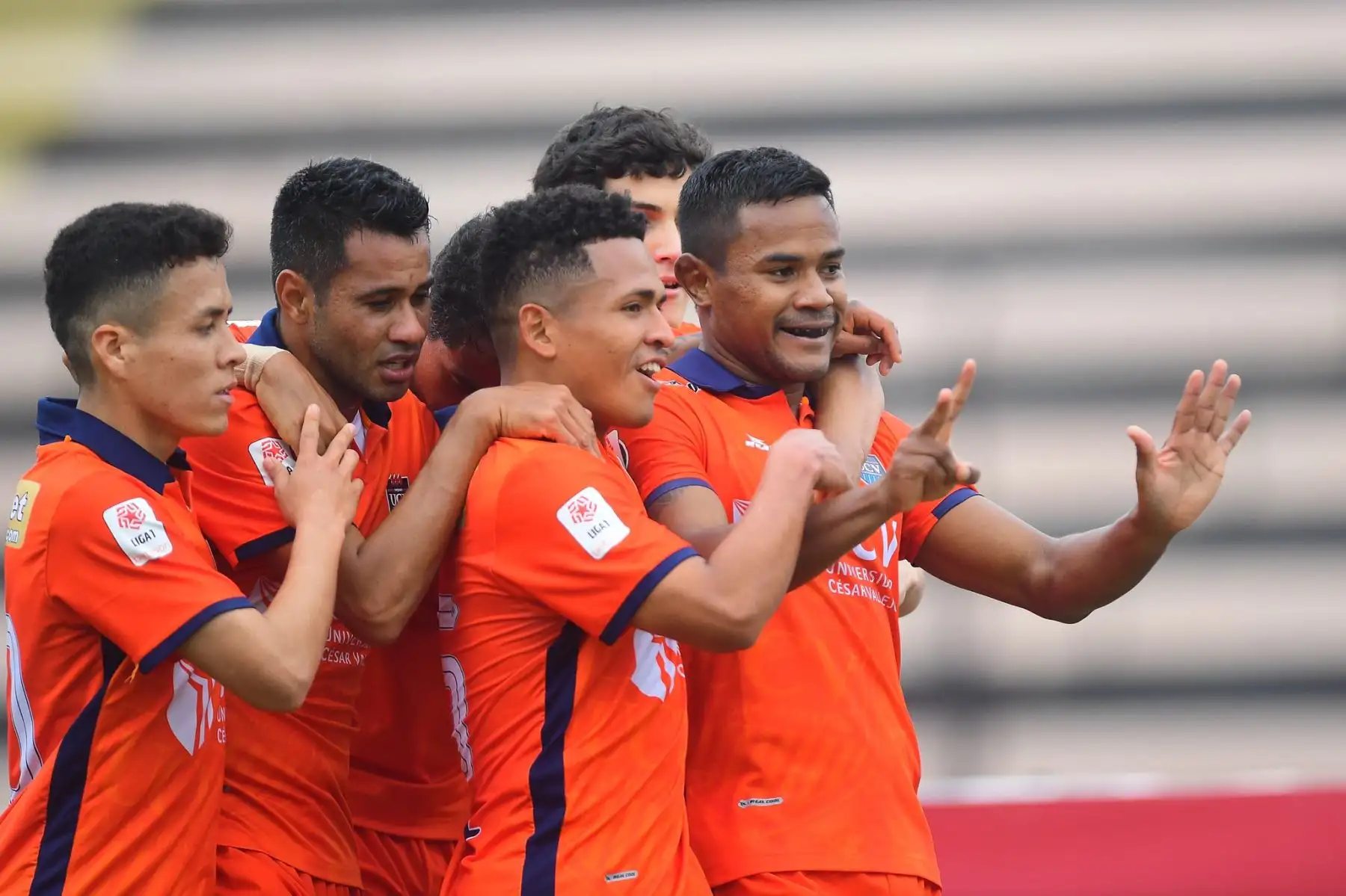 Jersson Vásquez de UCV celebra con sus compañeros tras anotar el 1-0 ante Sporting Cristal durante partido por la sexta fecha de la Liga 1, en el Estadio Miguel Grau. Foto: Liga 1