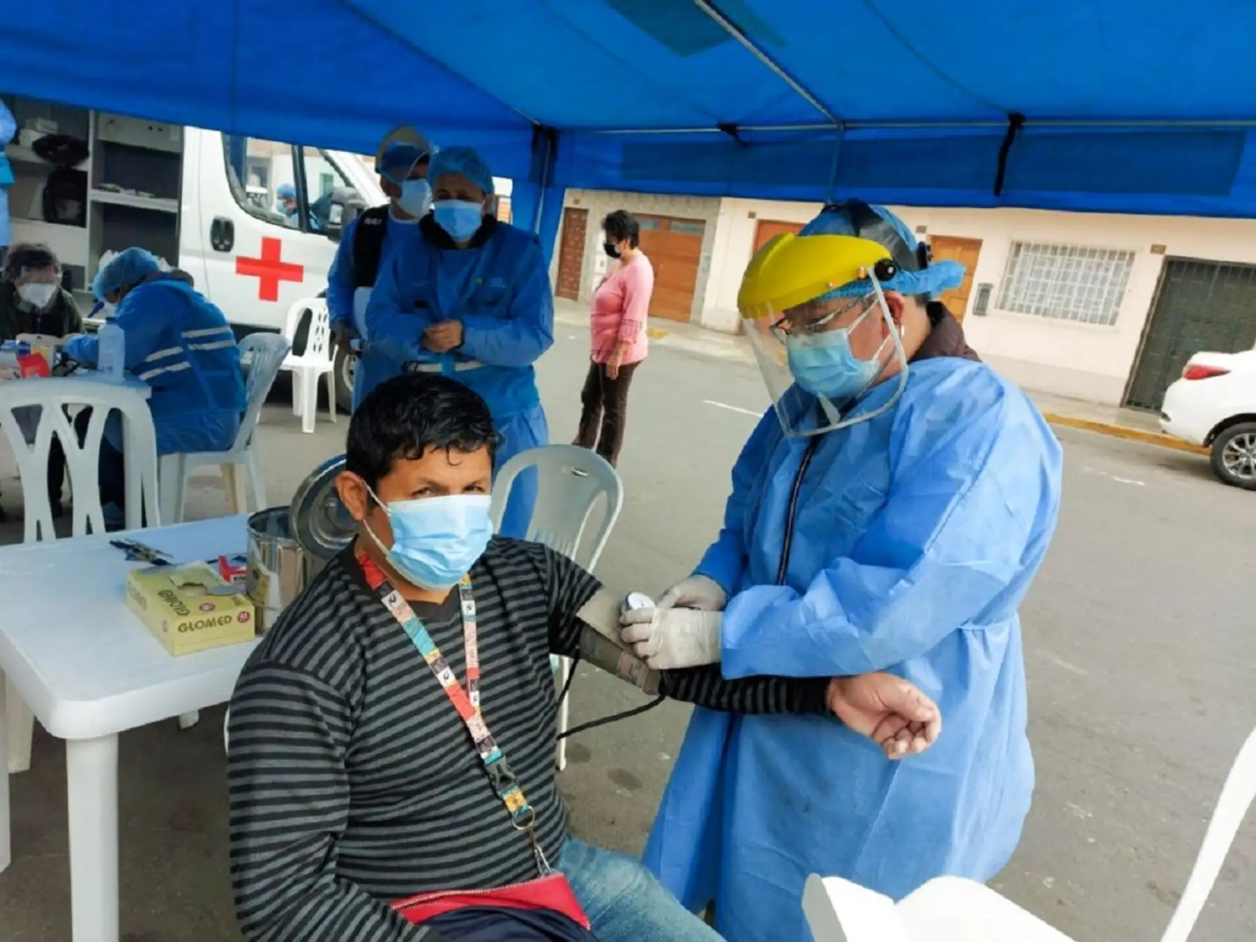 Carmen de la Legua realiza feria de salud contra el covid-19