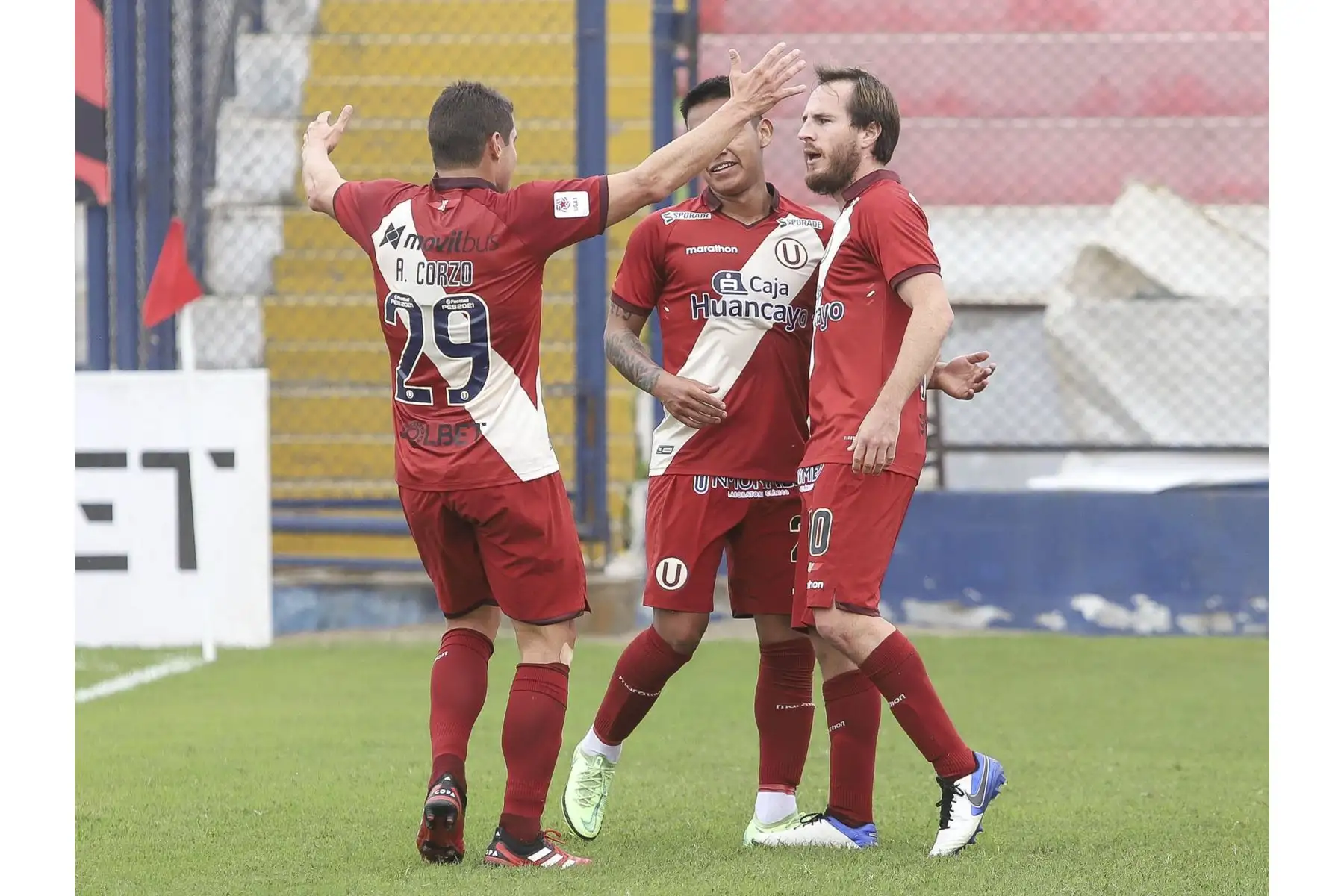Hernán Novick de Universitario marca el 1-0 ante Ayacucho FC durante partido por la sexta fecha de la Liga 1, en el estadio Iván Elías Moreno. Foto: Liga 1