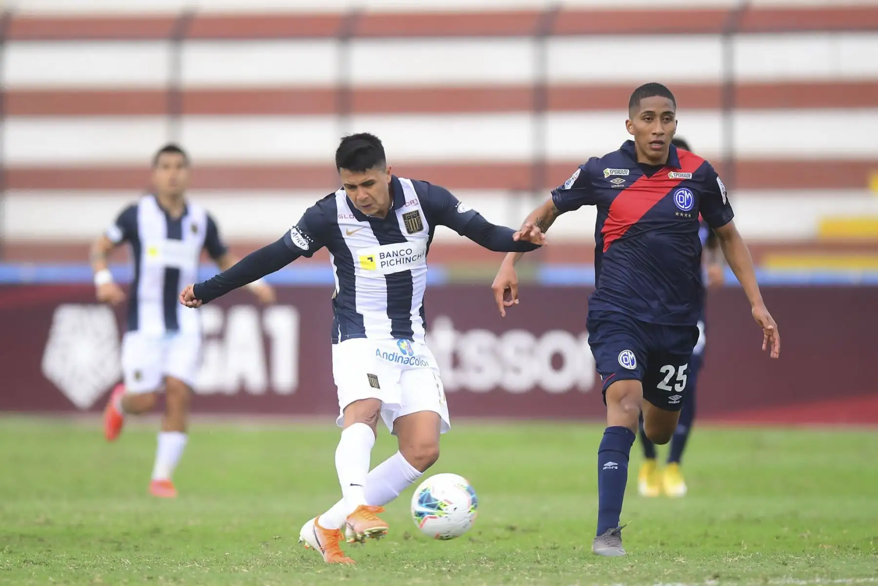 Alianza Lima se enfrenta a Deportivo Municipal en un partido por por la sexta jornada de la Fase 2 en la Liga 1 del fútbol peruano en el Estadio Miguel Grau del Callao. Foto: Liga 1