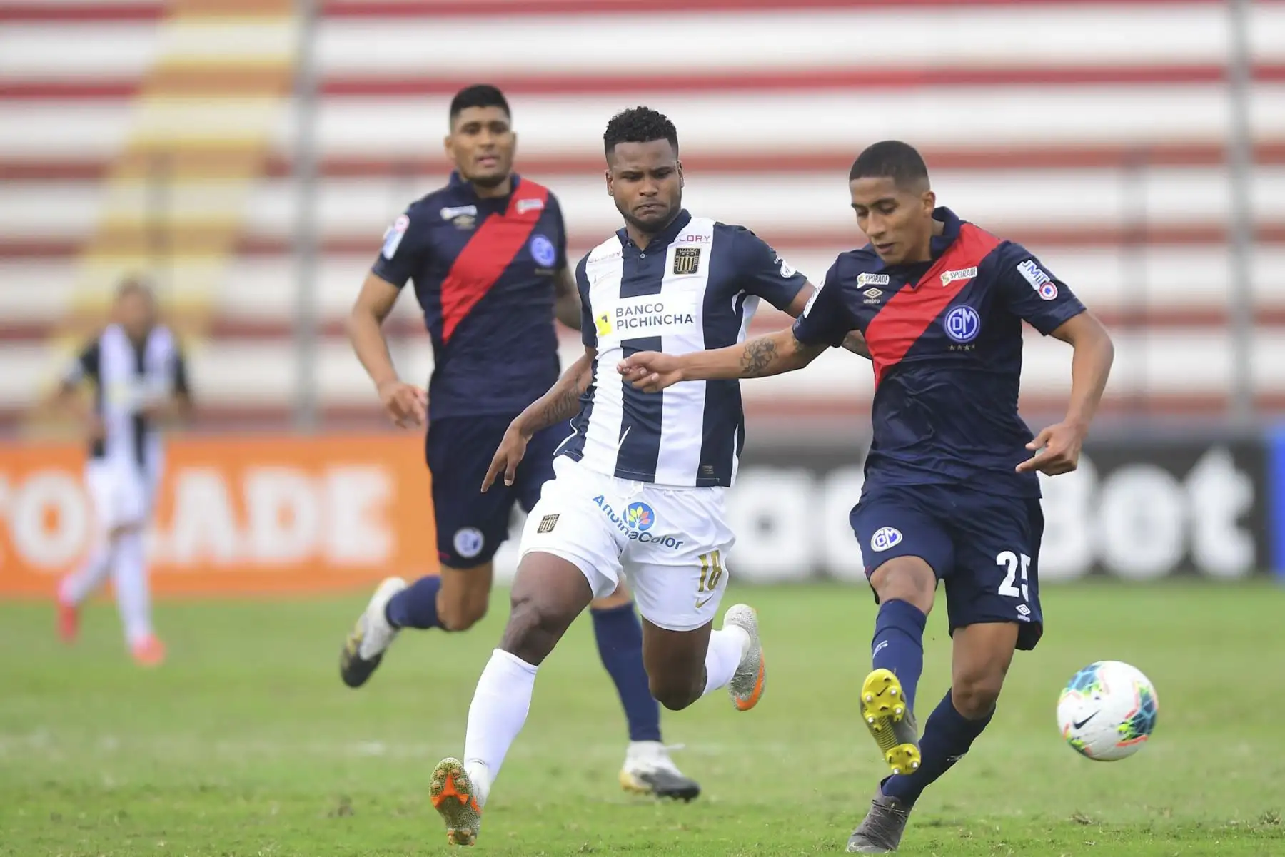 Alianza Lima se enfrenta a Deportivo Municipal en un partido por por la sexta jornada de la Fase 2 en la Liga 1 del fútbol peruano en el Estadio Miguel Grau del Callao. Foto: Liga 1