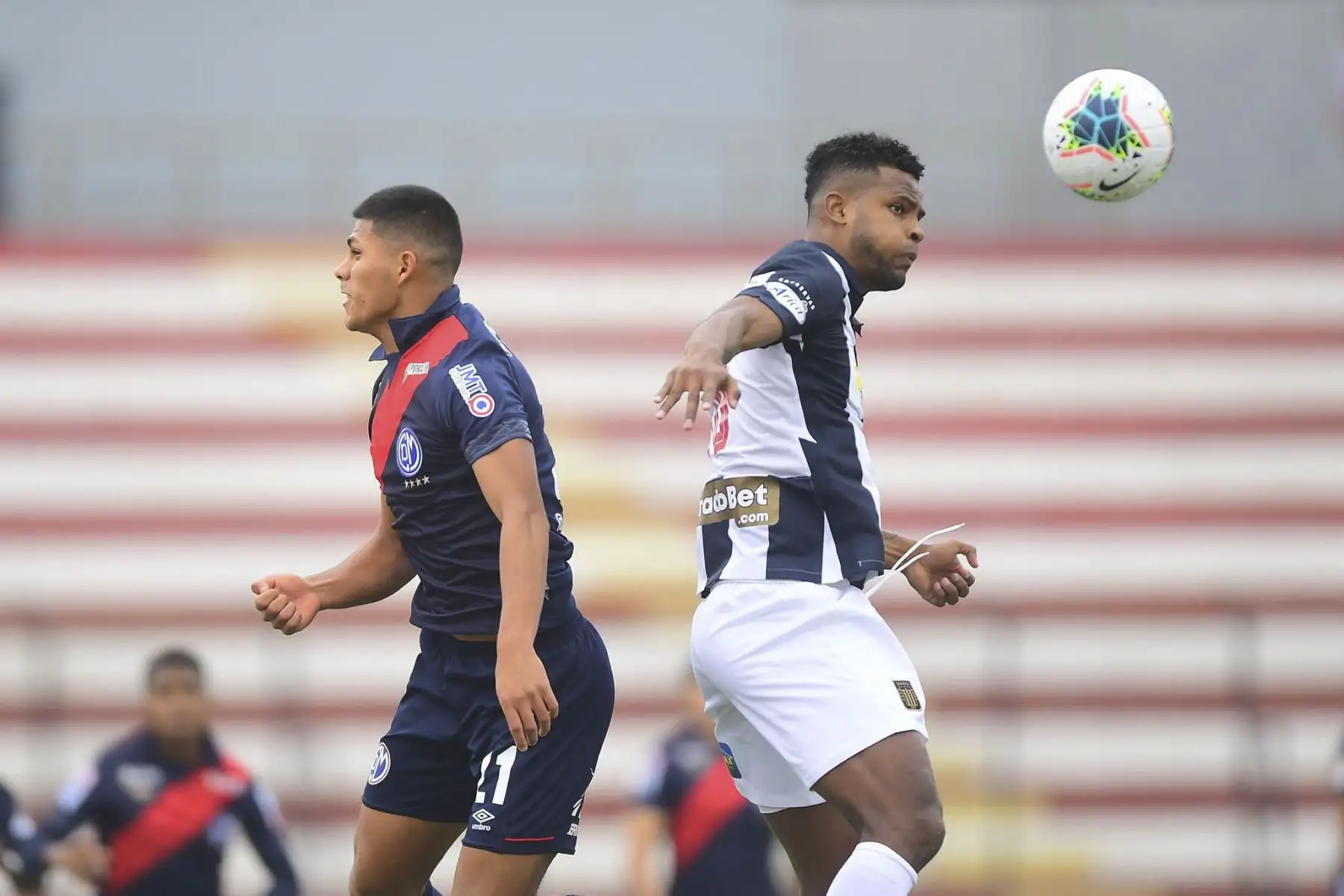 Alianza Lima se enfrenta a Deportivo Municipal en un partido por por la sexta jornada de la Fase 2 en la Liga 1 del fútbol peruano en el Estadio Miguel Grau del Callao. Foto: Liga 1