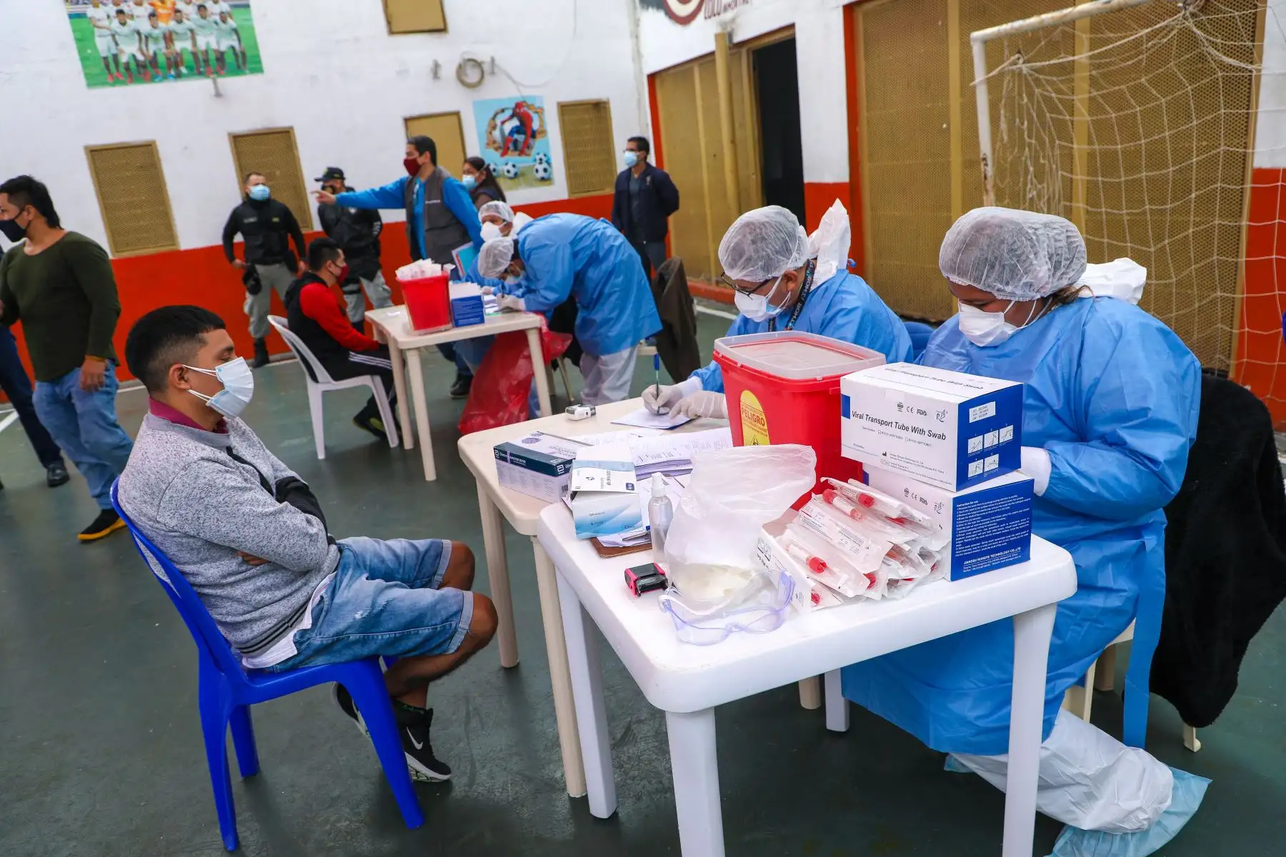 Instituto Nacional Penitenciario de Ancón I realizó tamizaje para descarte de Covid-19 a internos y personal del establecimiento, reforzando las medidas sanitarias en los penales INPE. Foto: INPE