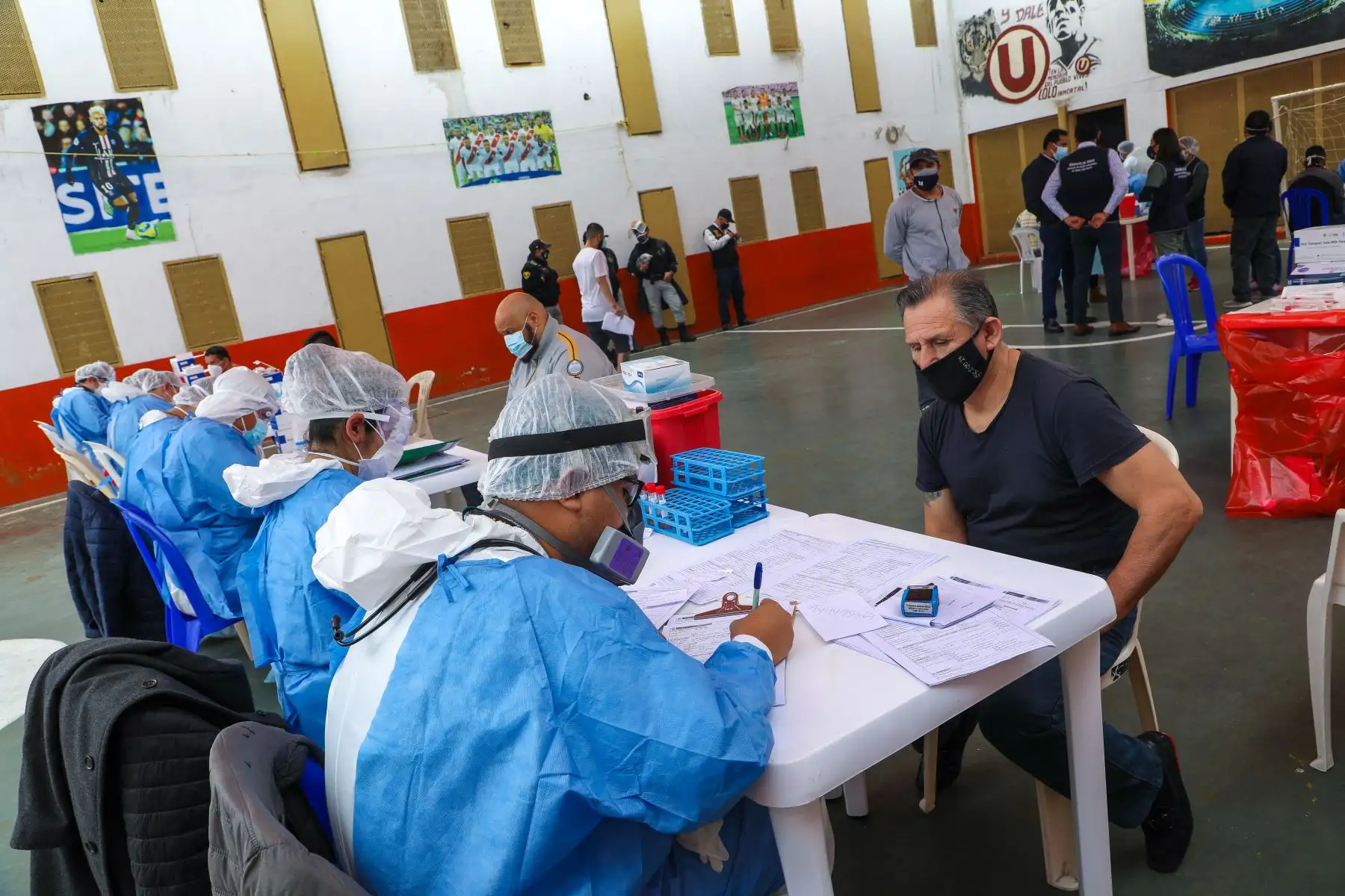 Instituto Nacional Penitenciario de Ancón I realizó tamizaje para descarte de Covid-19 a internos y personal del establecimiento, reforzando las medidas sanitarias en los penales INPE. Foto: INPE