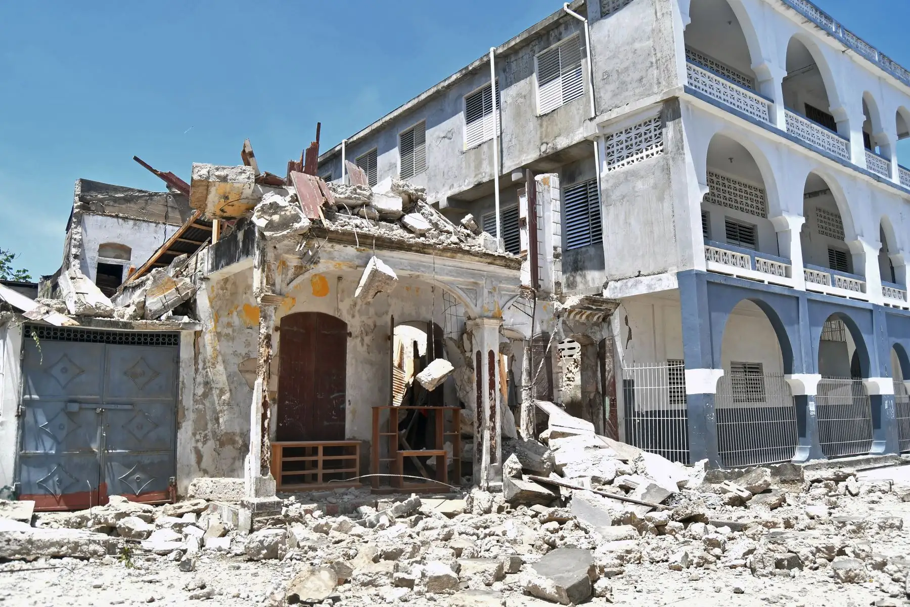 2021. Vista de los daños en edificaciones por el terremoto de magnitud 7,2 grados que afectó Puerto Príncipe, Haití. Foto: EFE