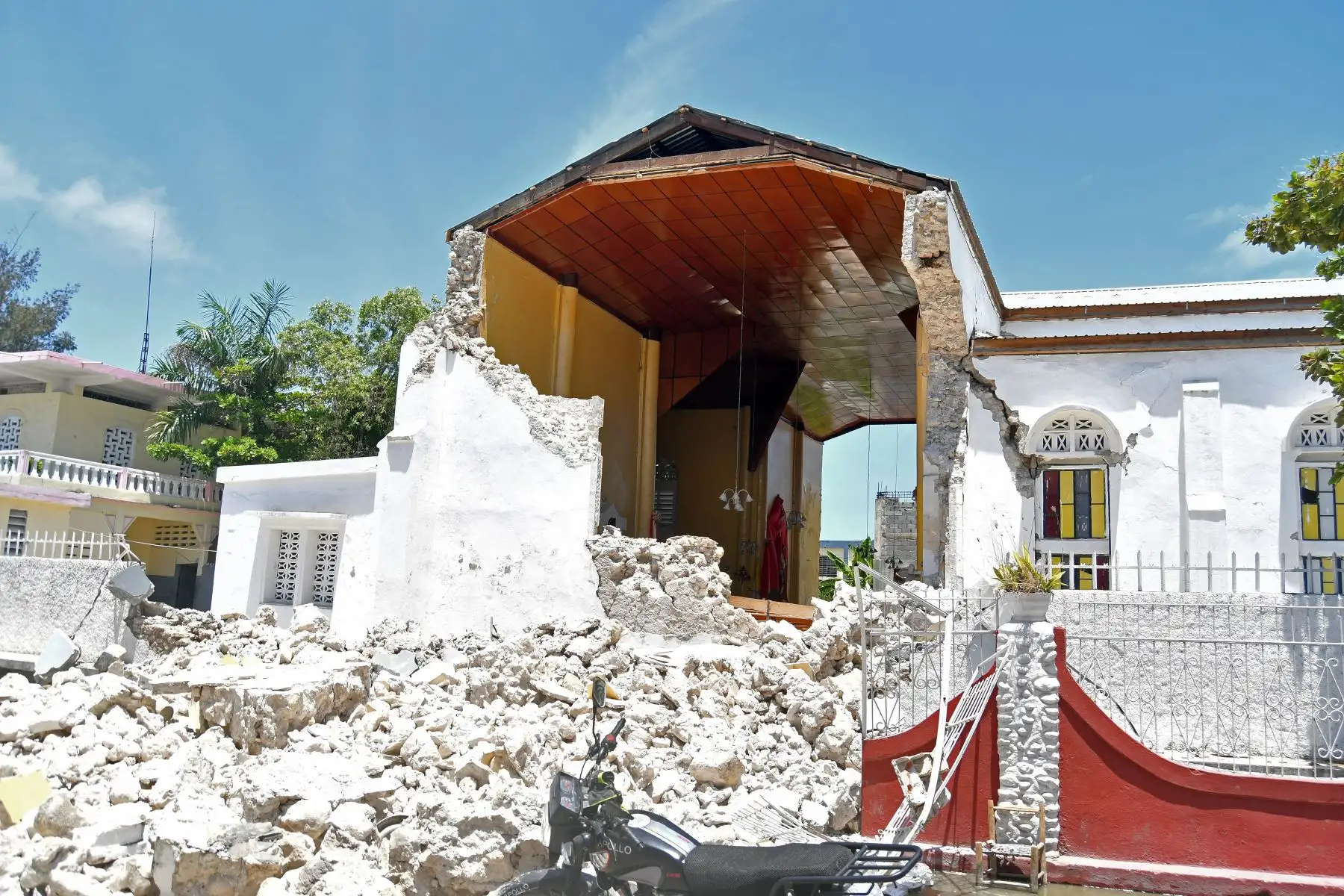 Vista de los daños en edificaciones por el terremoto de magnitud 7,2 que afectó Puerto Príncipe, Haití. Foto: EFE