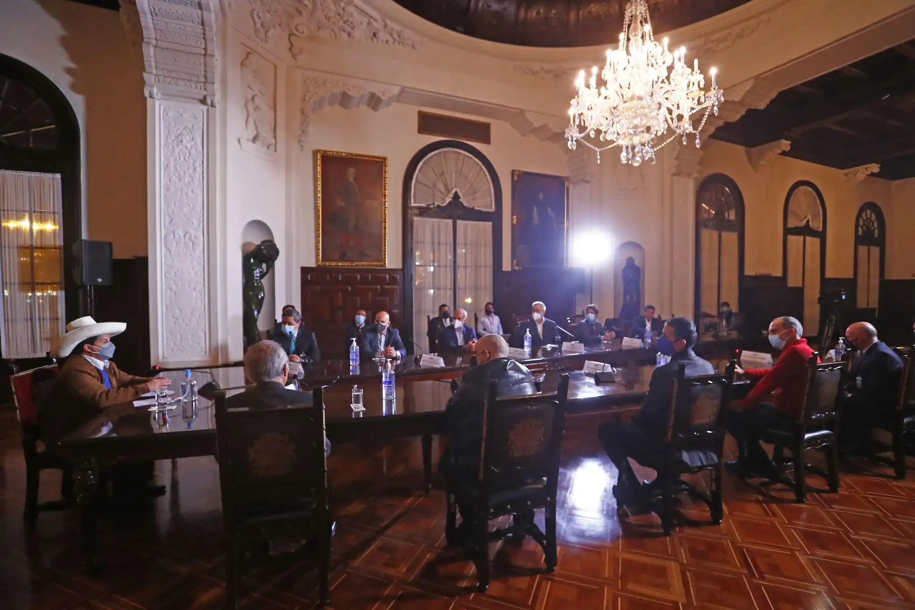 El presidente Pedro Castillo se reunió esta mañana con directivos de los medios de comunicación en Palacio de Gobierno. Foto: Presidencia