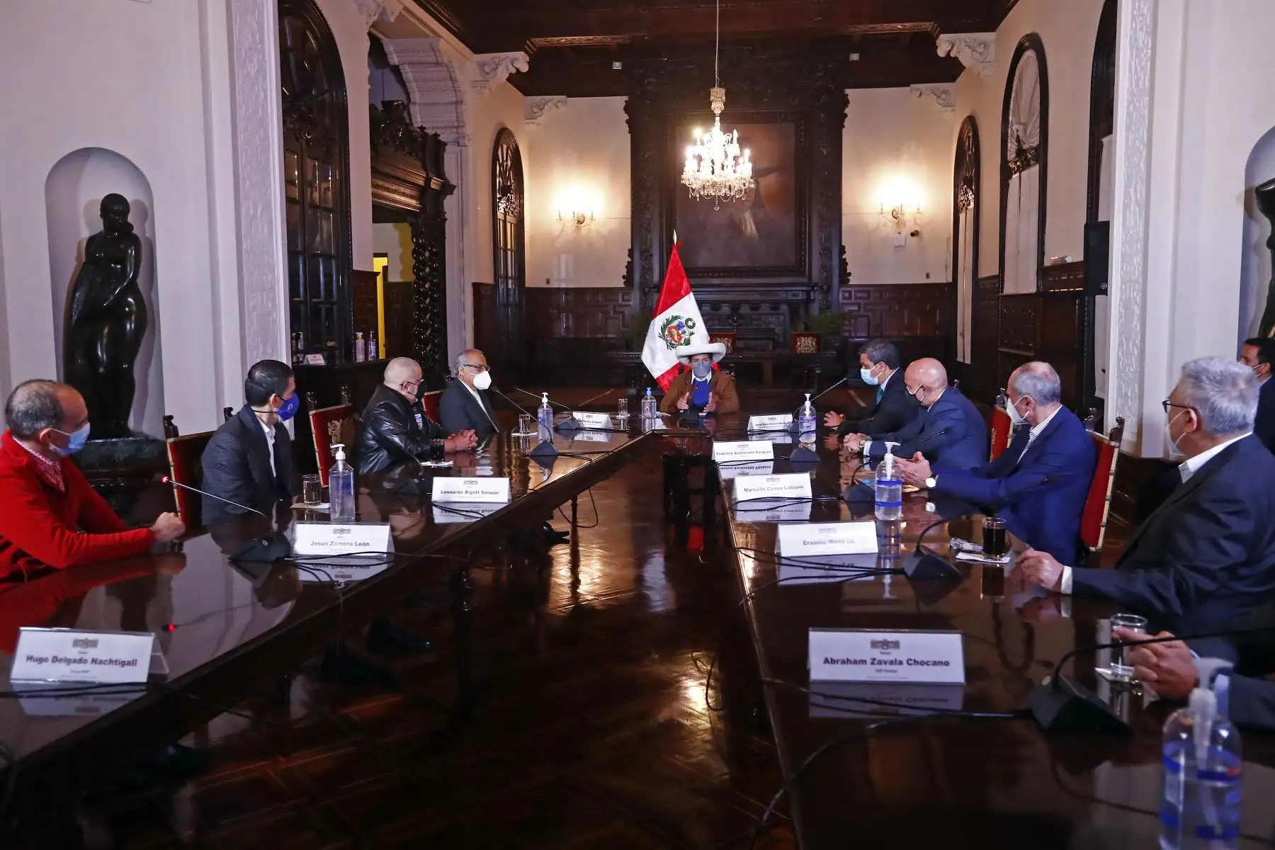 El presidente Pedro Castillo se reunió esta mañana con directivos de los medios de comunicación en Palacio de Gobierno. Foto: Presidencia
