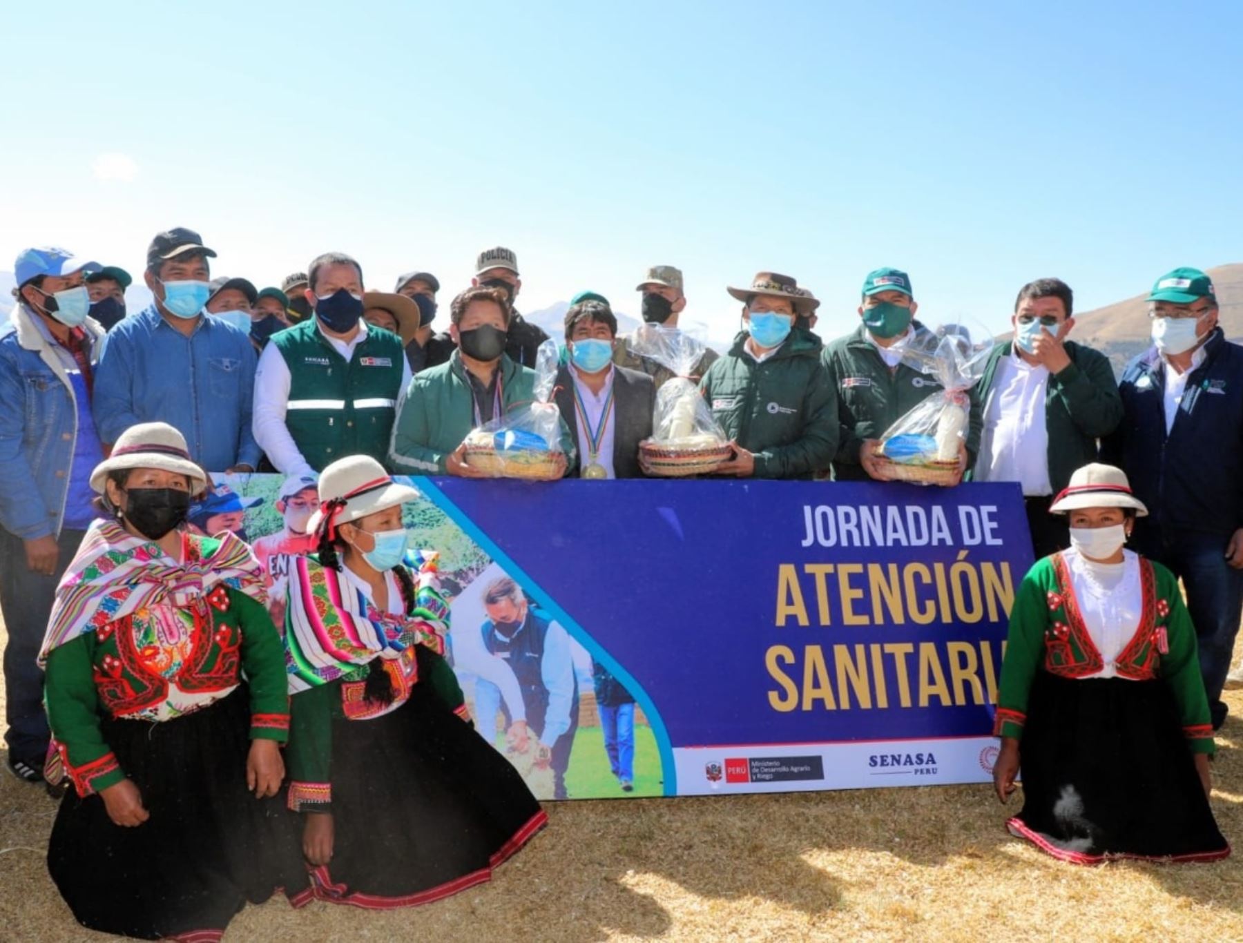 Presidente del Consejo de Ministros, Guido Bellido, encabezó jornada de atención sanitaria y vacunación de animales que benefició a pequeños productores que se dedican a la ganadería familiar del distrito de Pomacanchi, región Cusco. ANDINA/Difusión