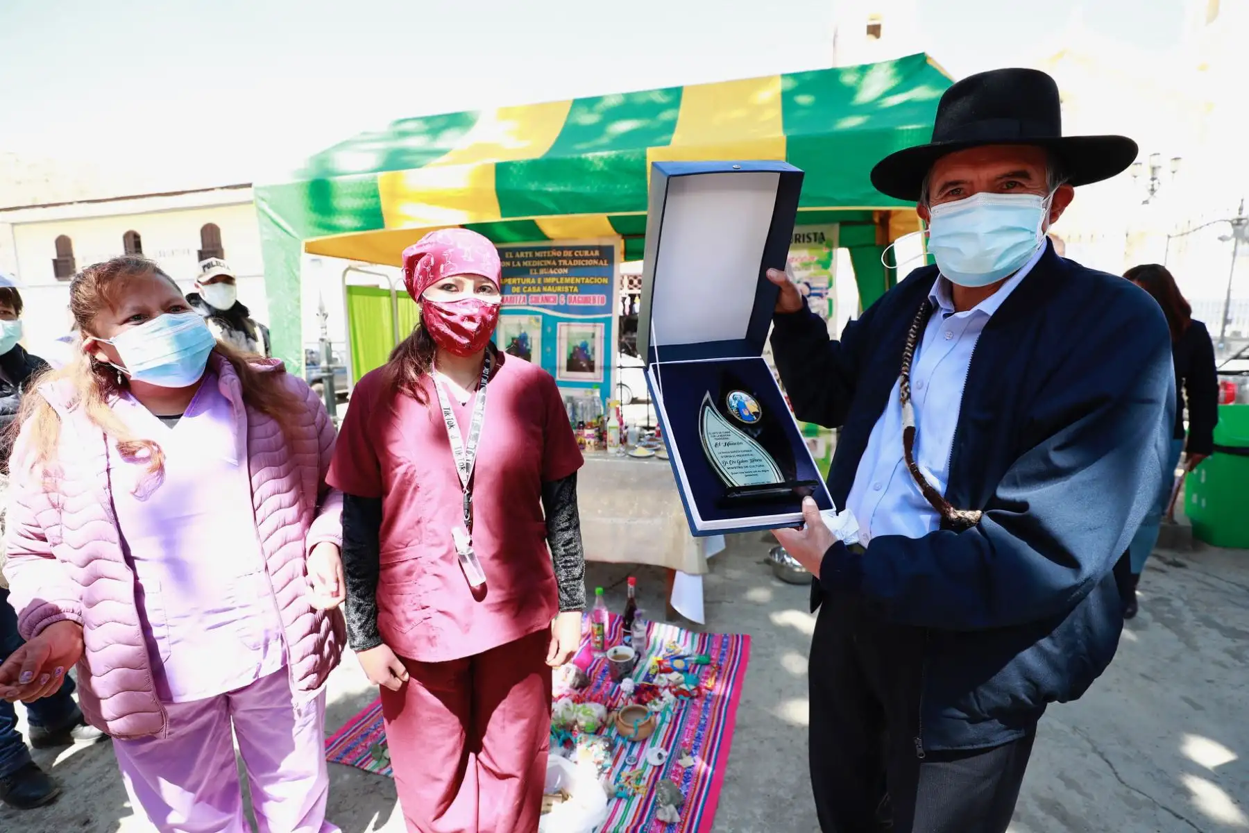 El ministro de Cultura, Ciro Gálvez, se reunió con las autoridades locales y diversos beneficiarios de los apoyos económicos para la Cultura en el marco de la pandemia.

Foto:ANDINA/Ministerio de Cultura