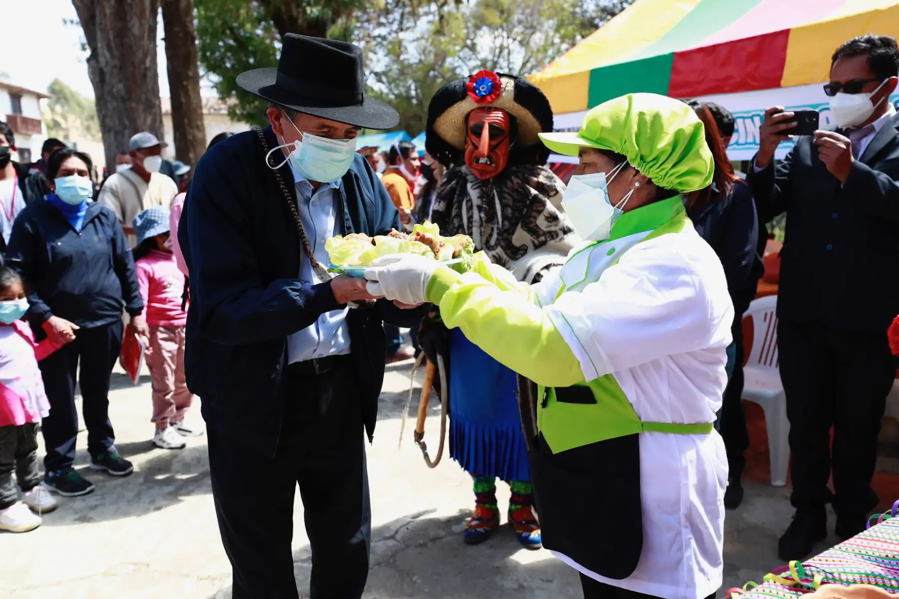 El ministro de Cultura, Ciro Gálvez, se reunió con las autoridades locales y diversos beneficiarios de los apoyos económicos para la Cultura en el marco de la pandemia.

Foto:ANDINA/Ministerio de Cultura