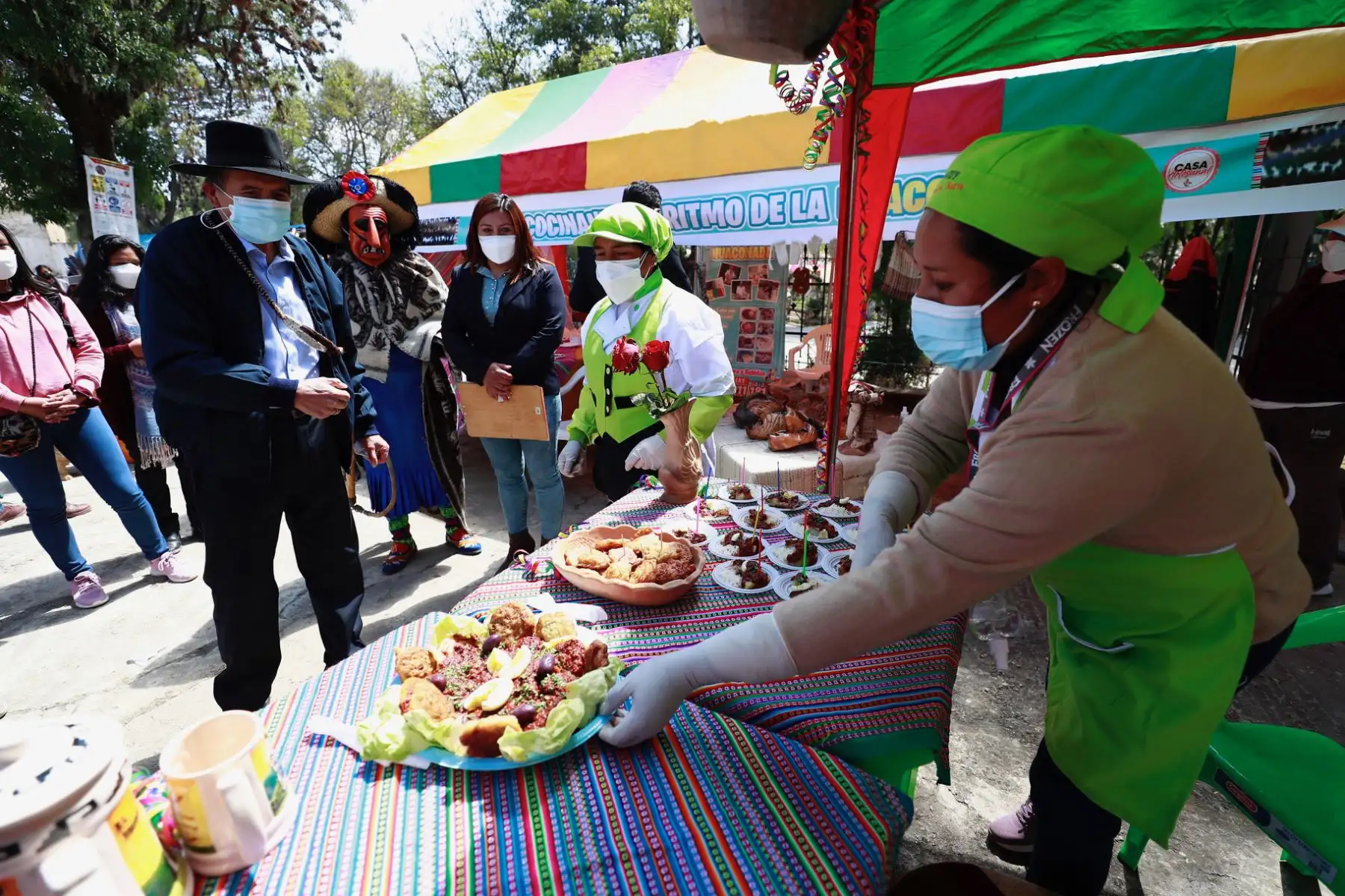 El ministro de Cultura, Ciro Gálvez, se reunió con las autoridades locales y diversos beneficiarios de los apoyos económicos para la Cultura en el marco de la pandemia.

Foto:ANDINA/Ministerio de Cultura
