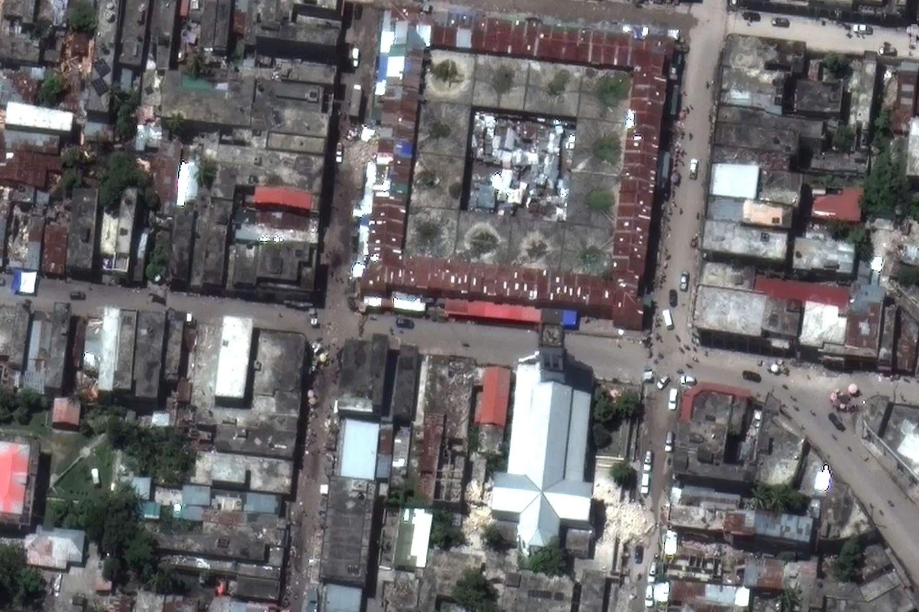 Imagen satelital distribuida  por Maxar Technologies muestra una descripción general de la ciudad de las calles en Haití  después de que un terremoto de magnitud 7.2 sacudiera la península suroeste del país.
Foto: AFP