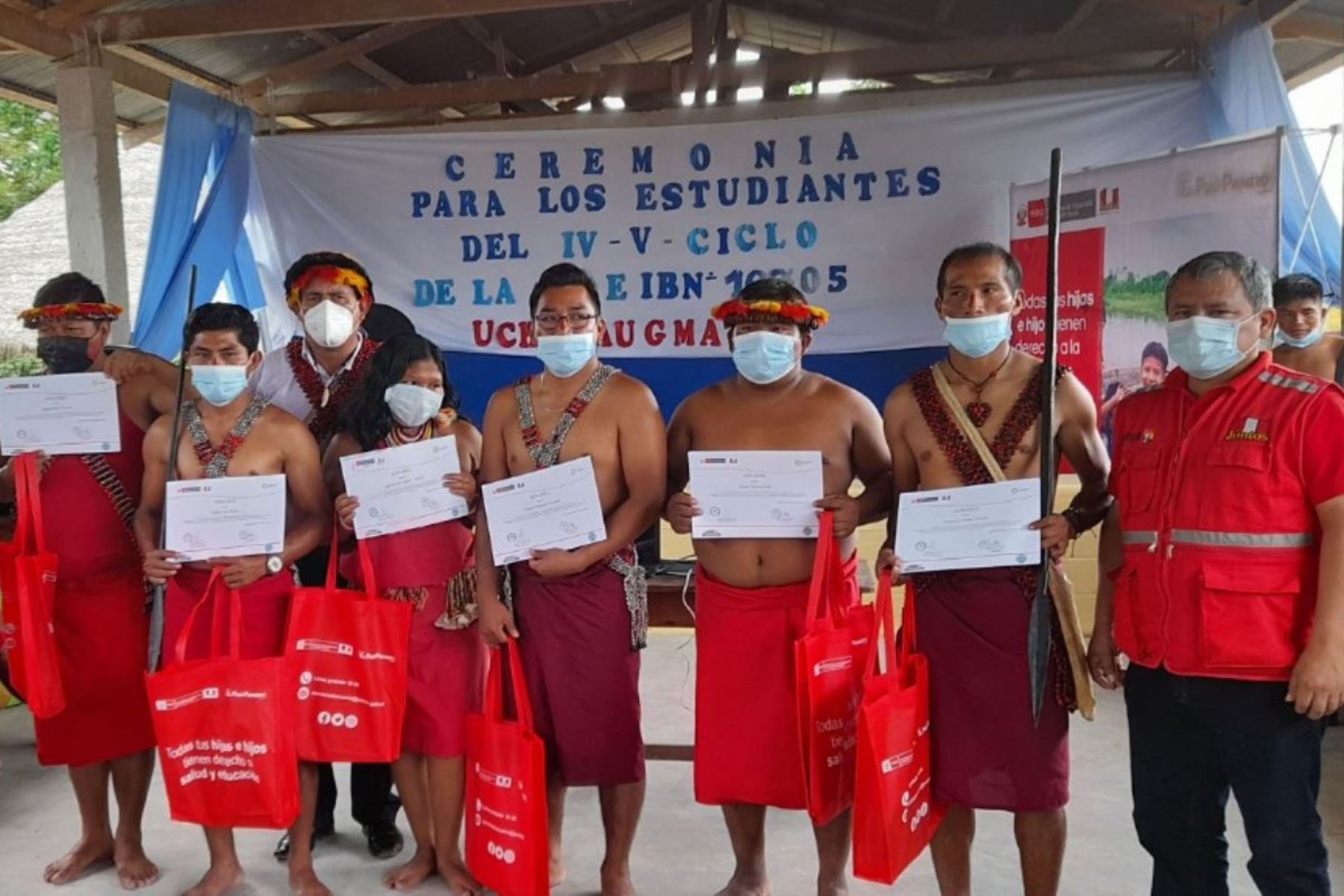 Orgullo awajún: escolares de Amazonas son premiados como autores de obra en lengua materna