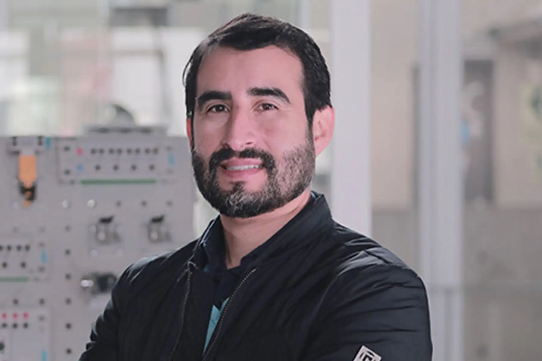 La espina bífida es una malformación congénita del tubo neural, que consiste en un cierre incompleto de la columna vertebral, padecimiento que deja en discapacidad a la persona desde su nacimiento.