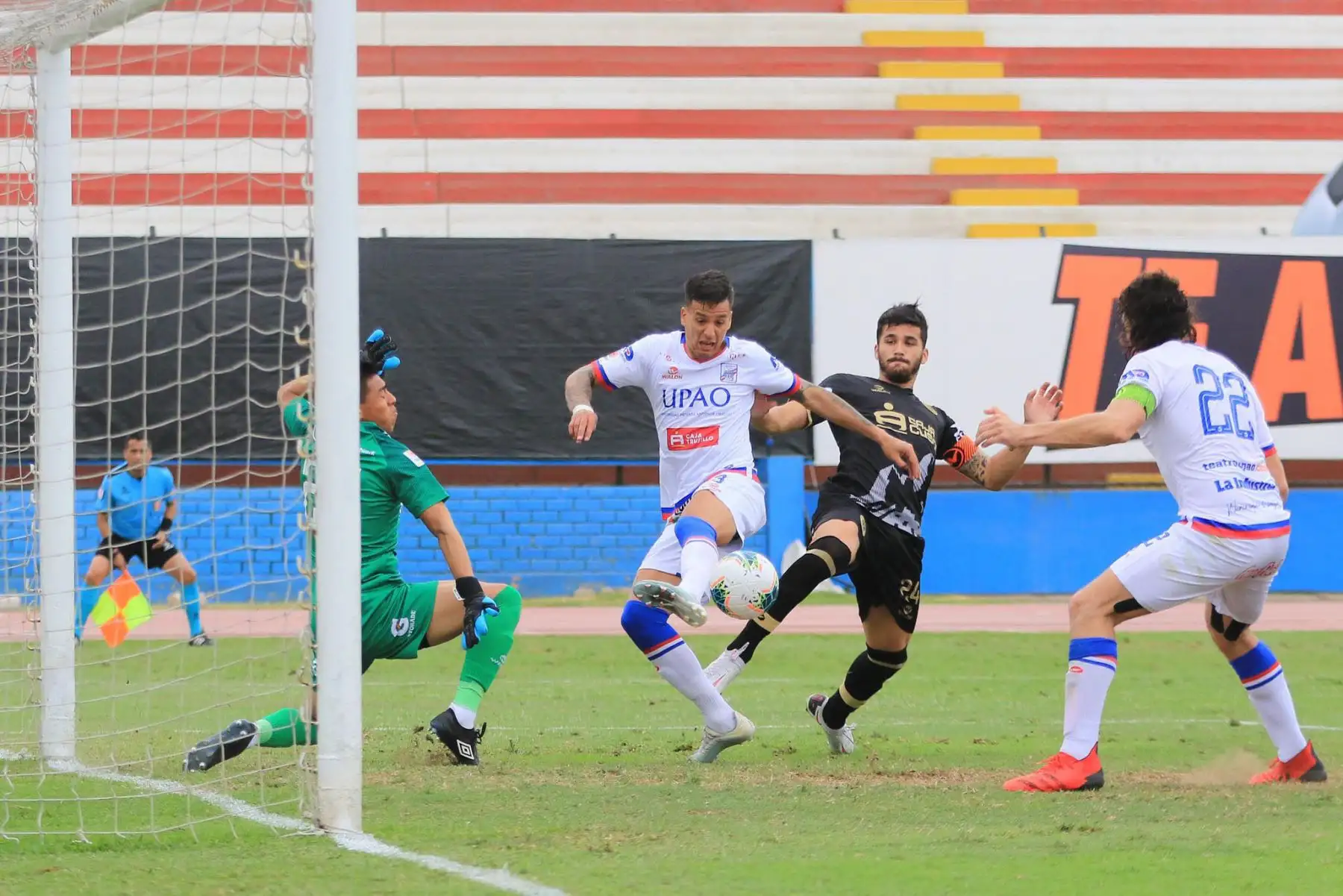 Gonzalo Godoy celebra luego de anotar para el Manucci que vence 2 a 1 a Cusco FC por la fecha 7 de la Liga 1 en el estadio Miguel Grau.

Foto: ANDINA/Liga 1
