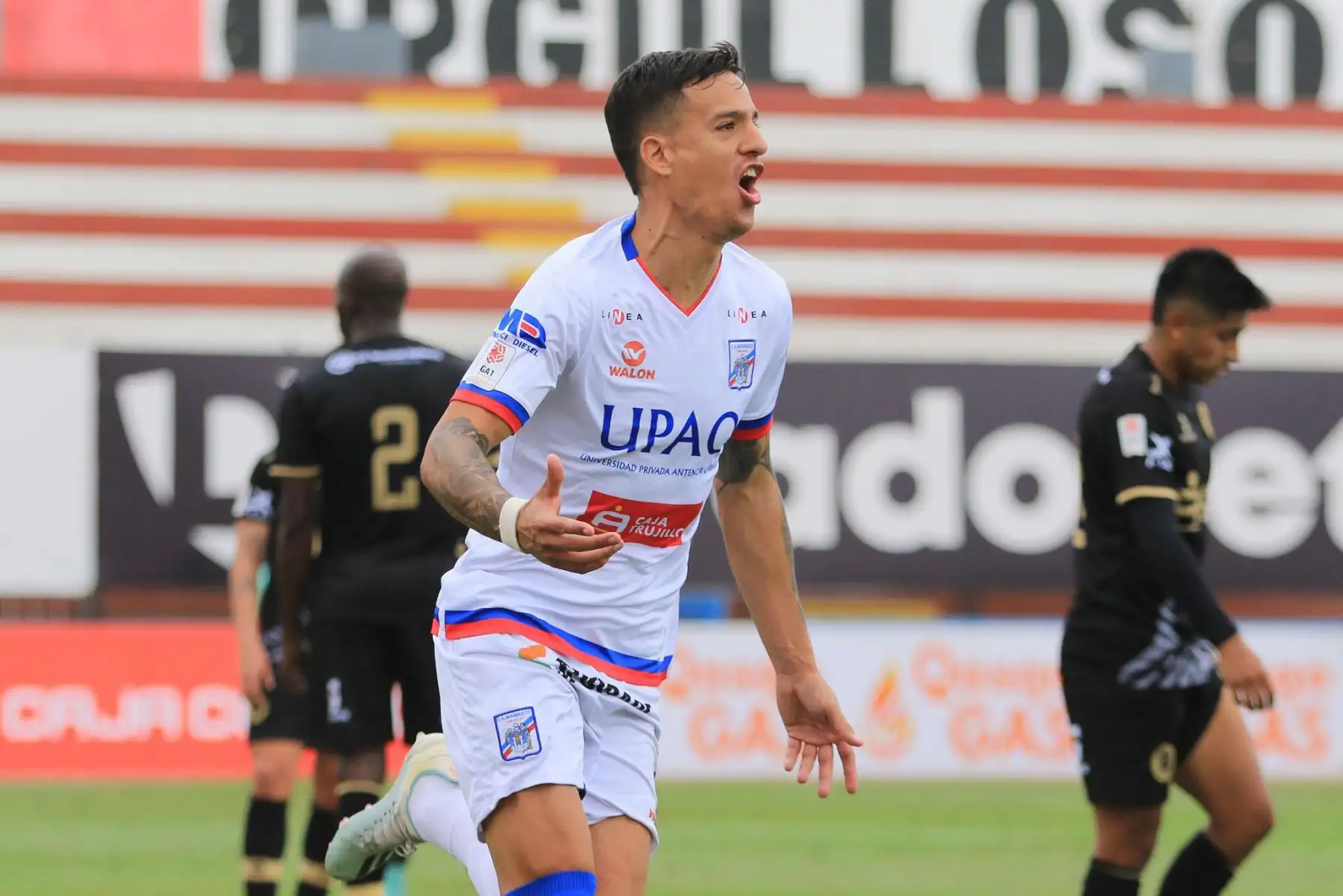 Gonzalo Godoy celebra luego de anotar para el Manucci que vence 2 a 1 a Cusco FC por la fecha 7 de la Liga 1 en el estadio Miguel Grau.

Foto: ANDINA/Liga 1