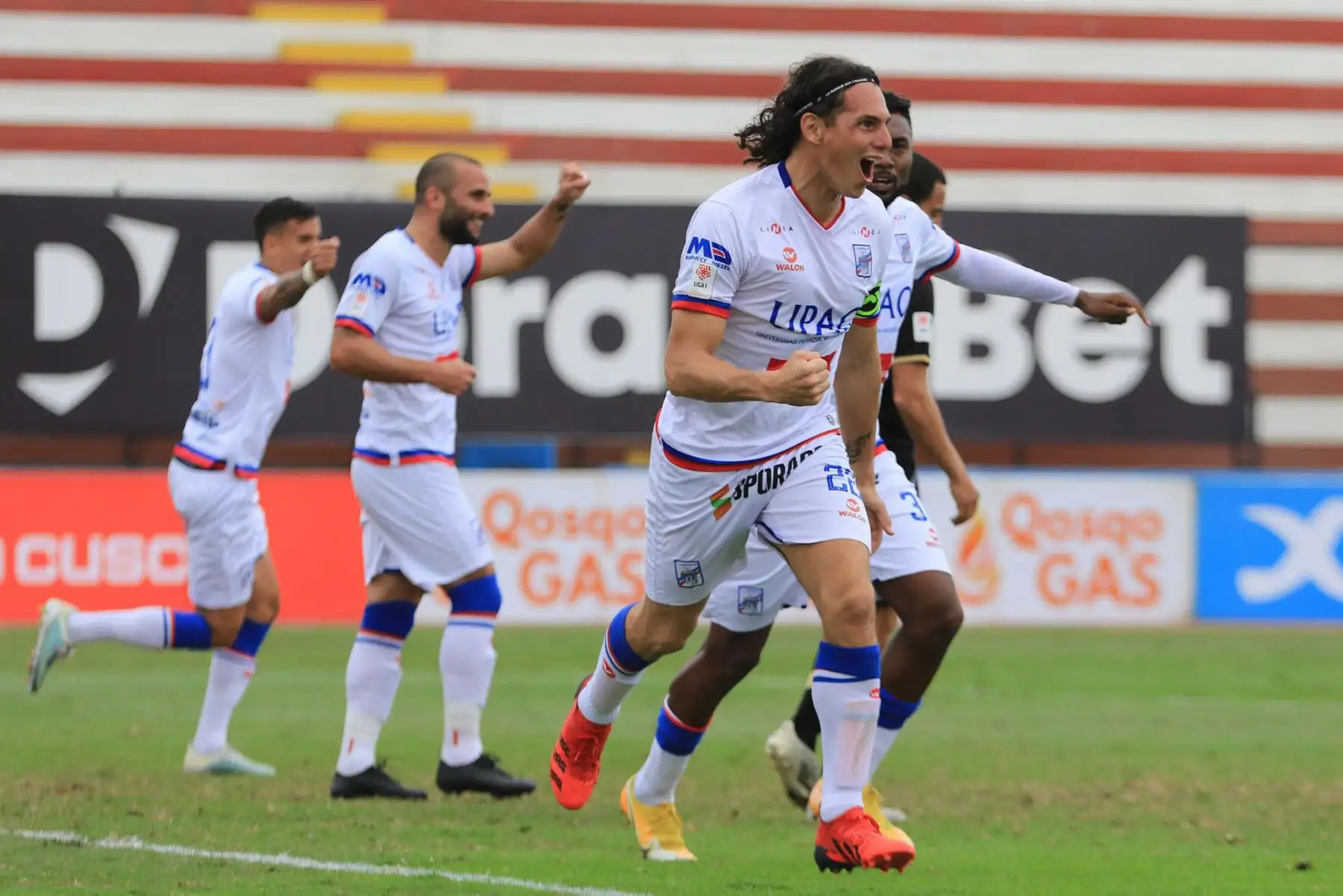 José Carlos Fernández celebra luego de anotar para el Manucci que vence 2 a 1 a Cusco FC por la fecha 7 de la Liga 1 en el estadio Miguel Grau.

Foto: ANDINA/Liga 1