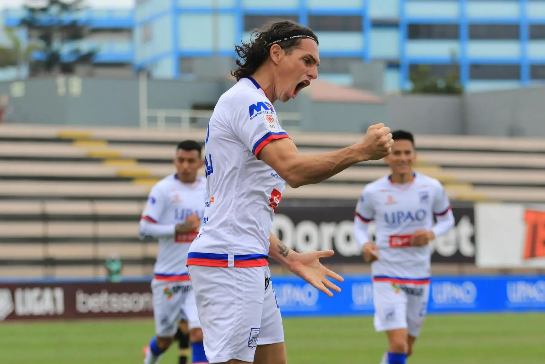 José Carlos Fernández celebra luego de anotar para el Manucci que vence 2 a 1 a Cusco FC por la fecha 7 de la Liga 1 en el estadio Miguel Grau.

Foto: ANDINA/Liga 1