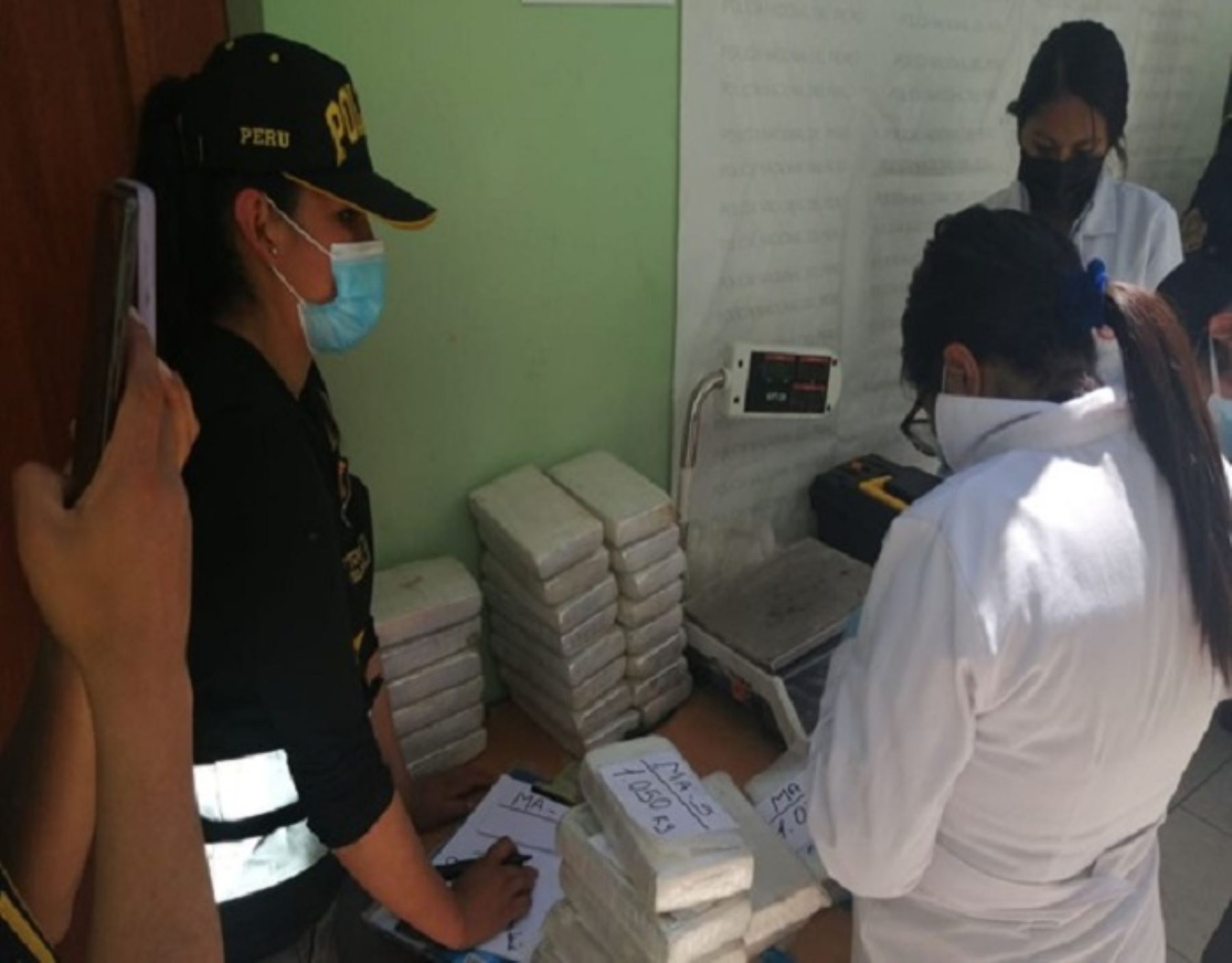 Policía Antidrogas incauta cerca de 100 kg de clorhidrato de cocaína tras un operativo ejecutado en la provincia de Espinar, región Cusco.