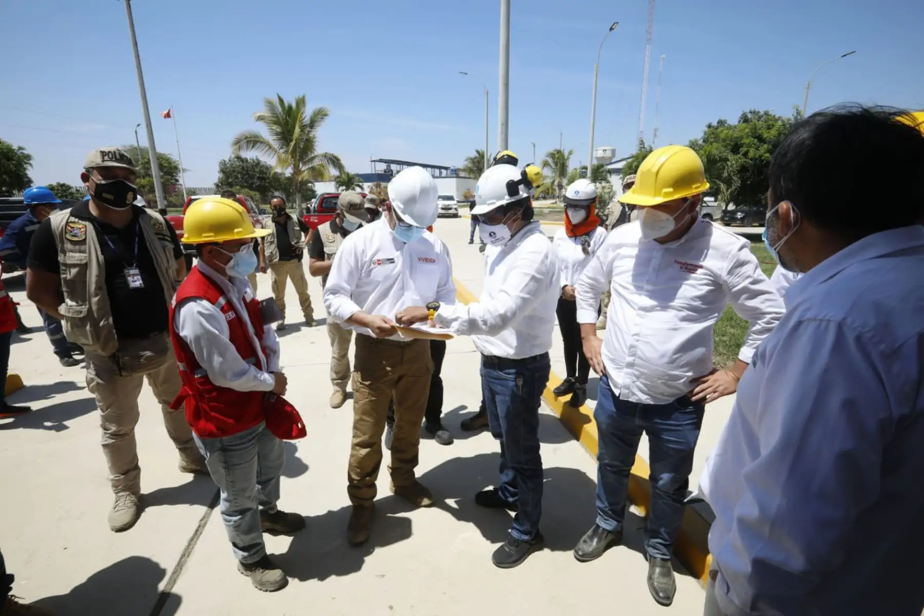 El ministro de Vivienda,  liderado por el ministro Geiner Alvarado, supervisó la Planta de Tratamiento de Agua Potable (PTAP) Curumuy, donde anunció el avance del proyecto de ampliación que beneficiará a los distritos de Piura y Castilla.
Foto: Ministerio de Vivienda