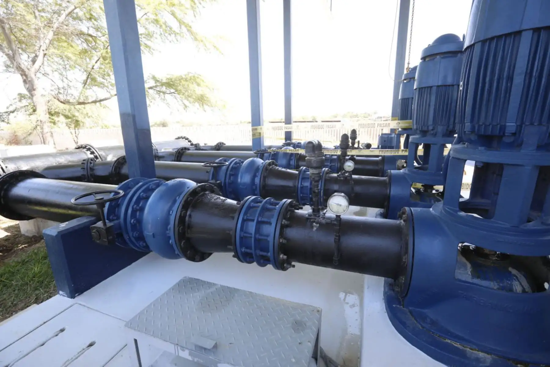 El ministro de Vivienda,  liderado por el ministro Geiner Alvarado, supervisó la Planta de Tratamiento de Agua Potable (PTAP) Curumuy, donde anunció el avance del proyecto de ampliación que beneficiará a los distritos de Piura y Castilla.
Foto: Ministerio de Vivienda