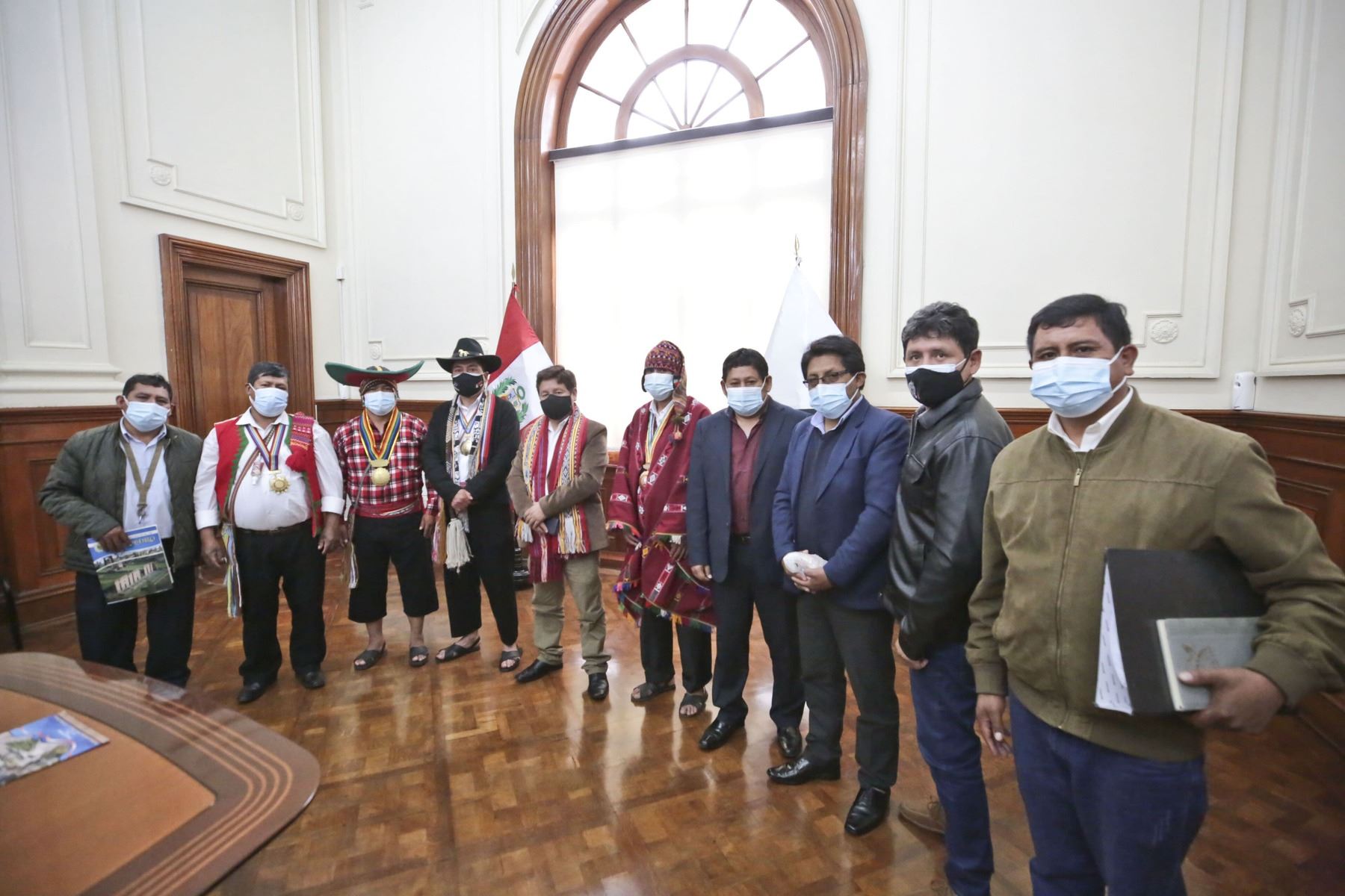 Titular de la PCM en reunión con alcaldes distritales de Cusco.