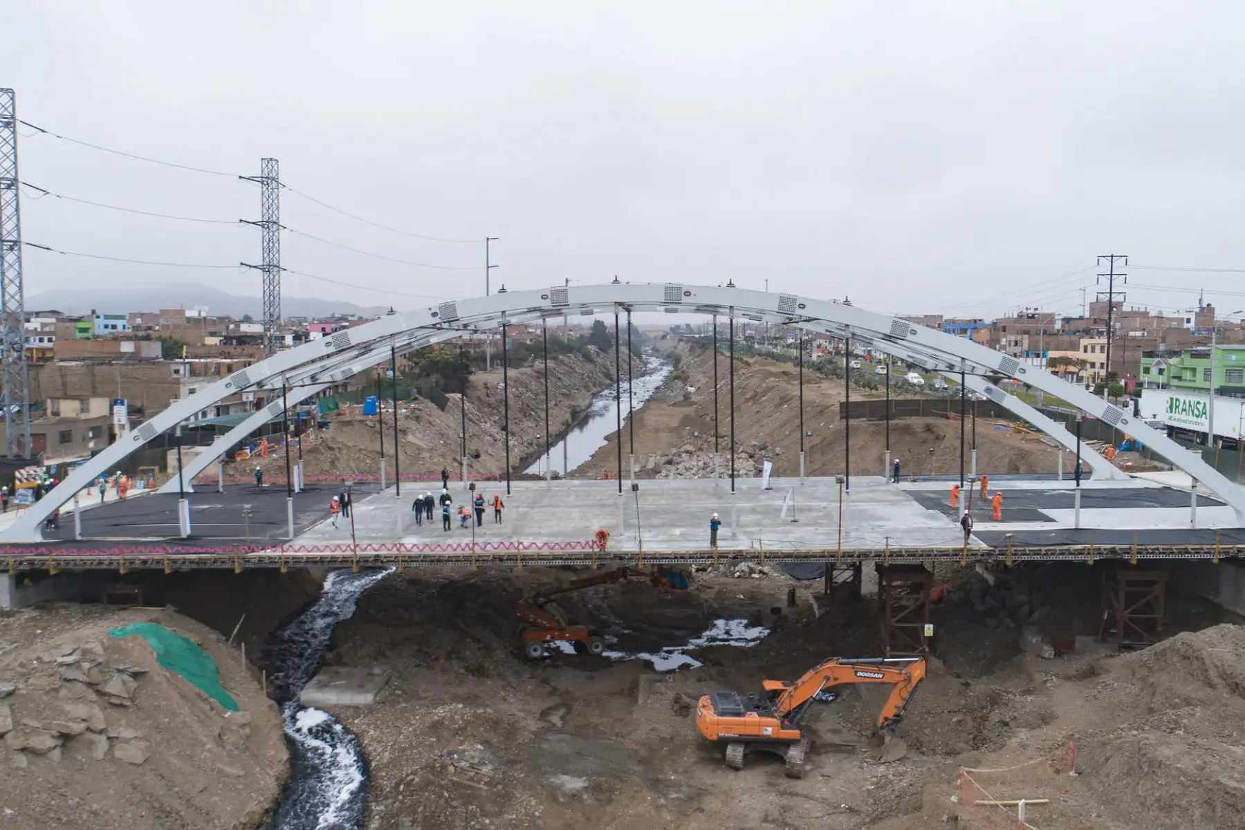 Puente Morales Duárez que unirá los distritos de San Martín de Porres y Carmen de la Legua-Reynoso cuenta con un 88% de avance.

Foto:ANDINA/Municipalidad de Lima