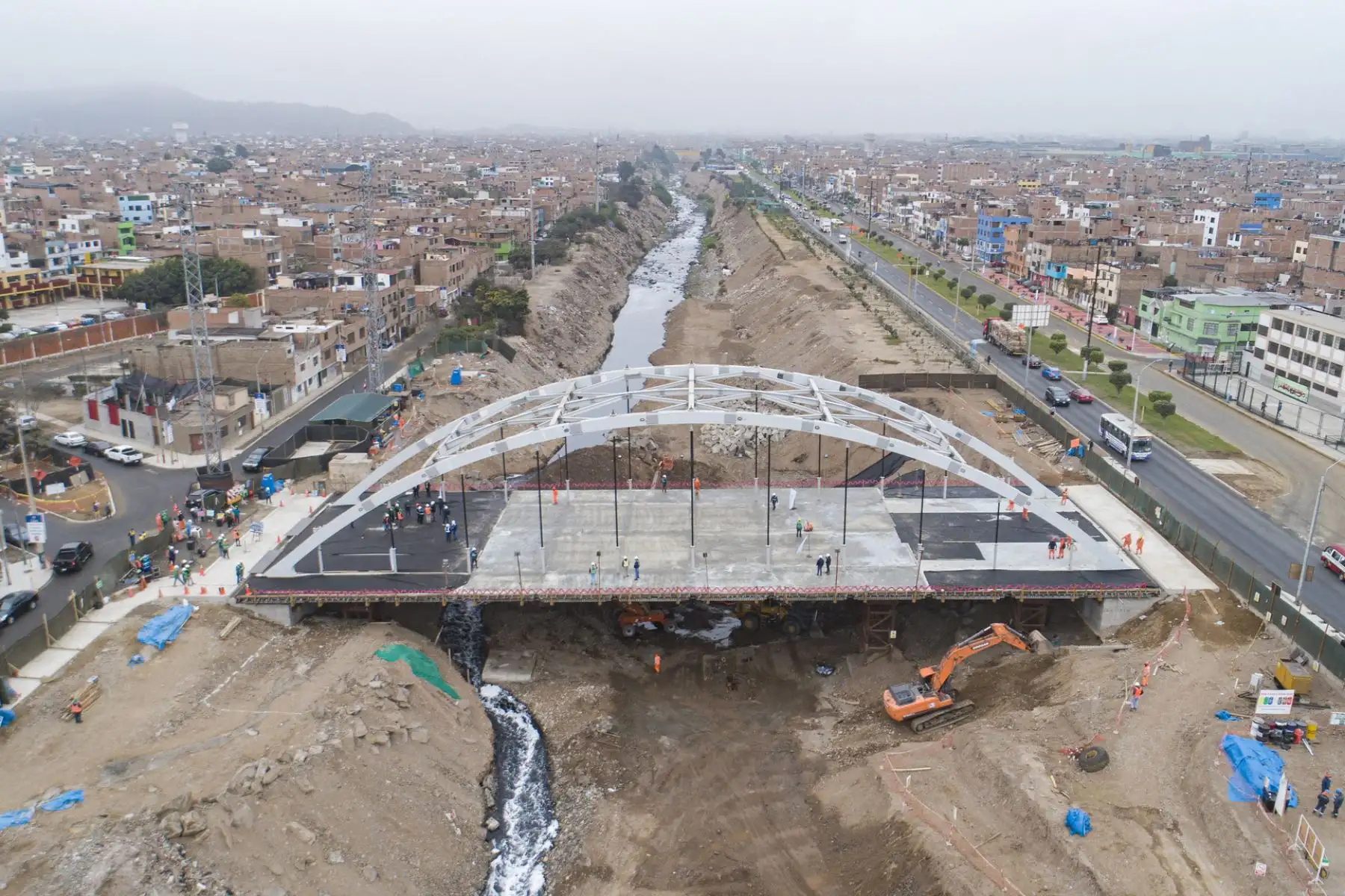 El nuevo puente Morales Duárez, que será entregado a la ciudad el segundo semestre de este año, tendrá 70 metros de largo y 25 metros de ancho.

Foto:ANDINA/Municipalidad de Lima