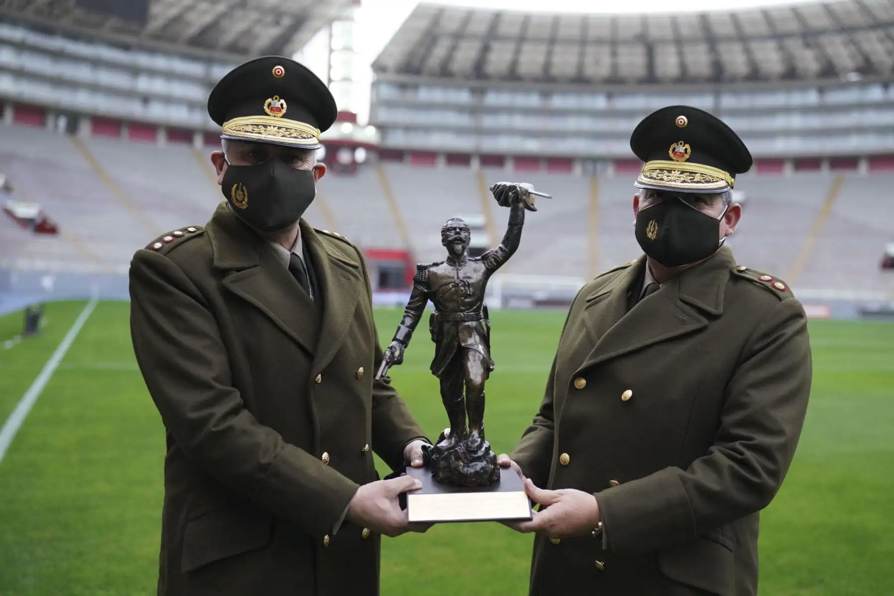 Clásico peruano entre Universitario de Deportes y Alianza Lima se disputa en el Estadio Nacional es el primer clásico del 2021 en la presente temporada de la Liga 1, el ganador recibirá el premio “Bicentenario del Ejército del Perú Republicano” Foto: La Liga