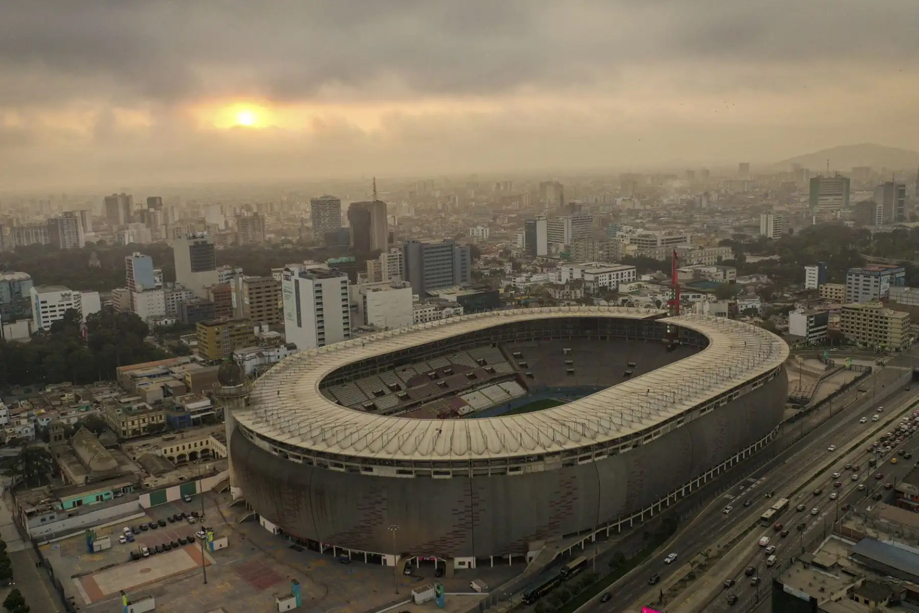 Clásico peruano entre Universitario de Deportes y Alianza Lima se disputa en el Estadio Nacional es el primer clásico del 2021 en la presente temporada de la Liga 1, el ganador recibirá el premio “Bicentenario del Ejército del Perú Republicano” Foto: La Liga