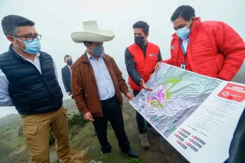 Presidente de la República, Pedro Castillo, junto a ministros del Ambiente, Rubén Ramírez, y de Vivienda, Construcción y Saneamiento, Geiner Alvarado,ANDINA/Prensa Presidencia