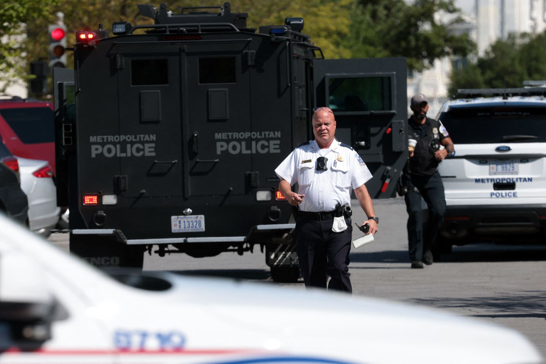 La policía del Capitolio de EE. UU. responde a un informe de un artefacto explosivo en una camioneta cerca de la Biblioteca del Congreso en Capitol Hill, en Washington, DC.
Foto: AFP