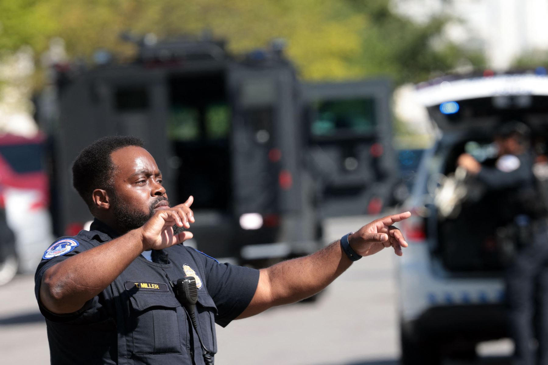 La policía del Capitolio de EE. UU. responde tiene un informe de un dispositivo explosivo en una trucketa cerca de la Biblioteca del Congreso en Capitol Hill, en Washington, DC.
Foto: AFP