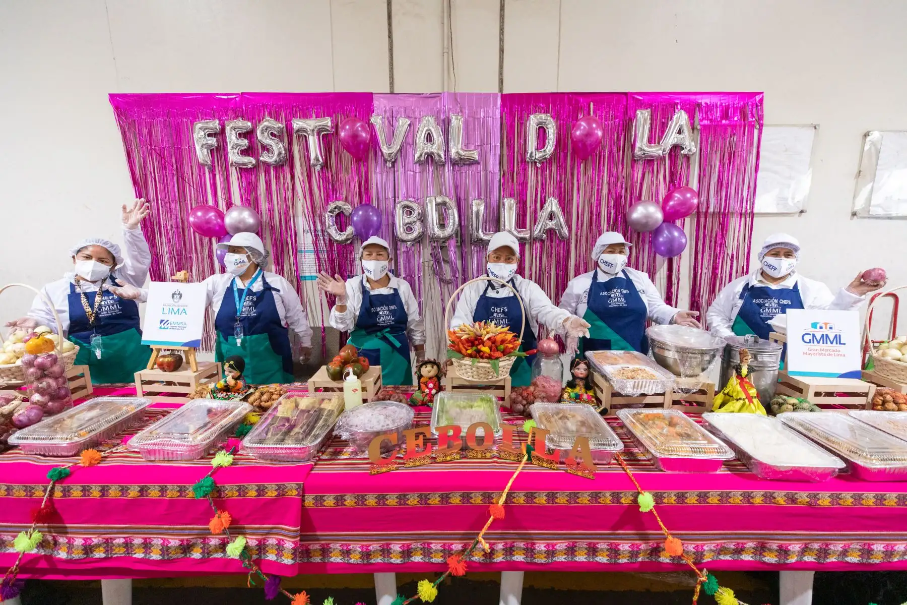 La Empresa Municipal de Mercado S.A. de  la Municipalidad de Lima organizó el Festival de la Cebolla en el Gran Mercado Mayorista de Lima , donde se prepararon diversos platos a base de este producto.
Foto: MML
