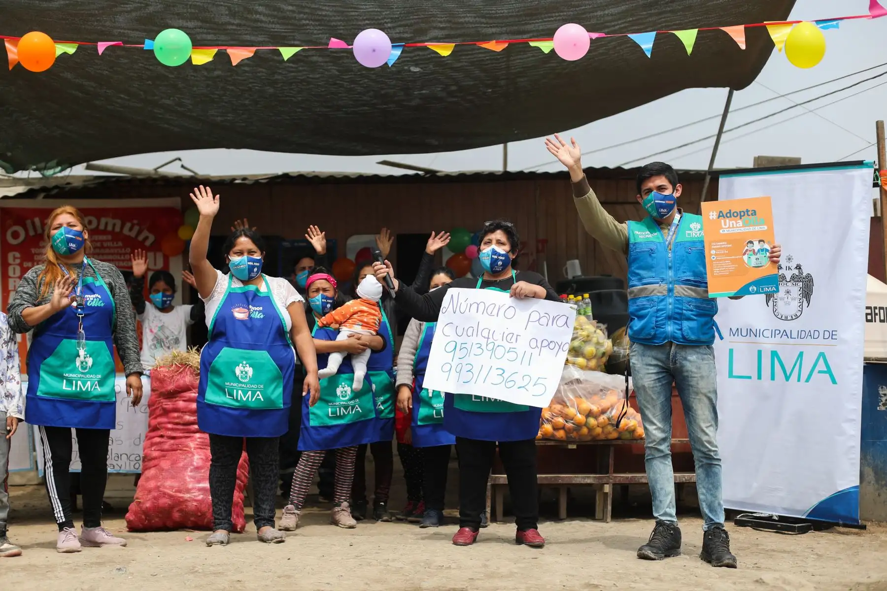 Como parte de las acciones del programa Manos a la Olla, la Municipalidad de Lima entregó víveres a 13 ollas comunes, entre ellas, la Red de Mujeres Organizadas de Villa Torre Blanca, en el distrito de Carabayllo. Foto: MML