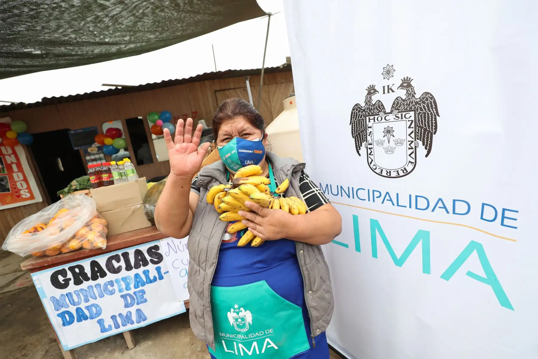 Como parte de las acciones del programa Manos a la Olla, la Municipalidad de Lima entregó víveres a 13 ollas comunes, entre ellas, la Red de Mujeres Organizadas de Villa Torre Blanca, en el distrito de Carabayllo. Foto: MML
