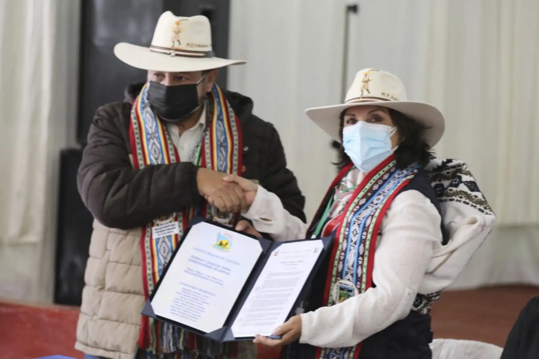 Ministra de Desarrollo e Inclusión Social, Dina Boluarte, supervisó entrega de alimentos de Qali Warma para escolares del distrito de Antabamba en la región de Apurímac. Durante su visita de trabajo comprobó el correcto funcionamiento de los programas sociales Qali Warma, Juntos, Foncodes, Pensión 65 y Cuna Más. Foto: ANDINA/MIDIS