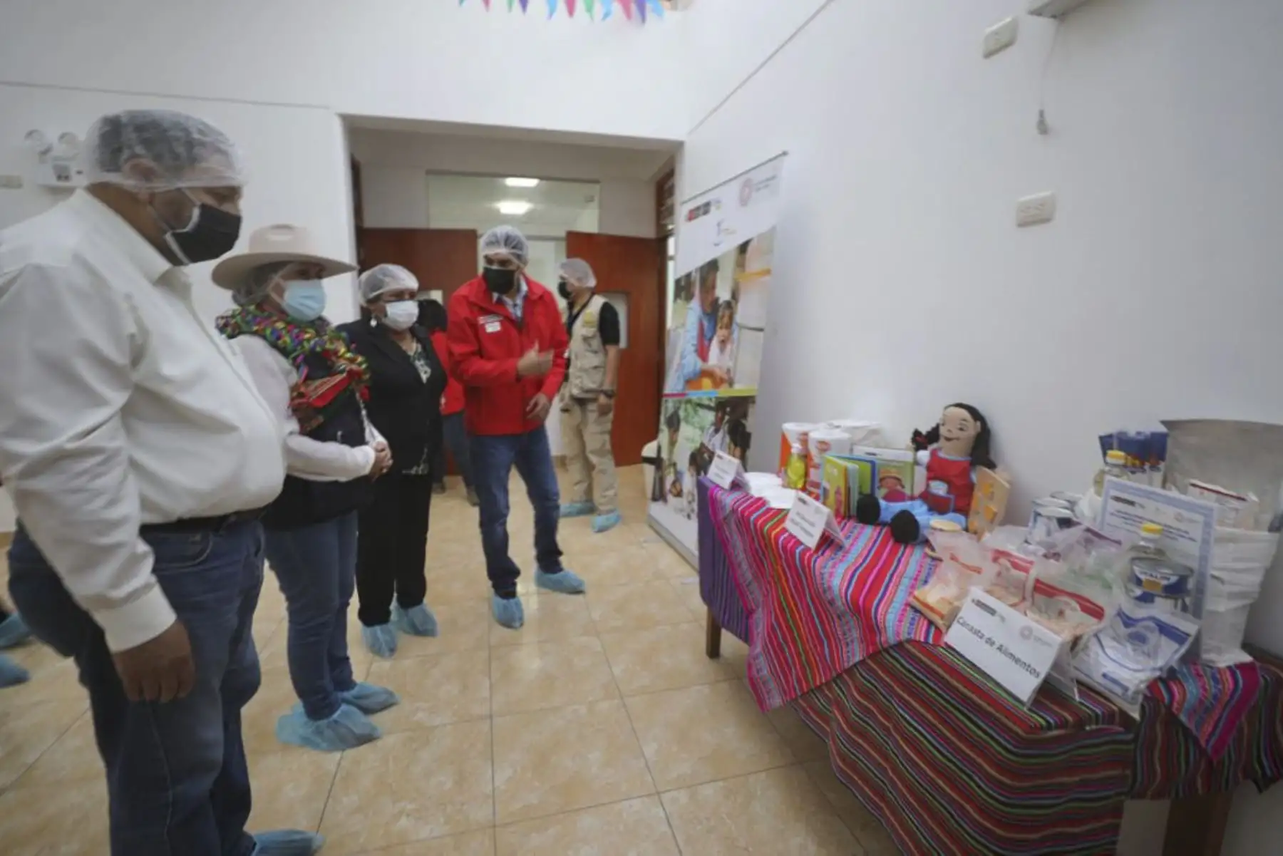 En el Centro Infantil de Atención Integral (CIAI) “Angelitos de Chalhuanca”, ubicado en el distrito del mismo nombre, la titular del Midis, Dina Boluarte, junto al gobernador regional, Baltazar Lantarón, supervisó el desarrollo de actividades de MIDIS Cuna Más. Foto: ANDINA/MIDIS