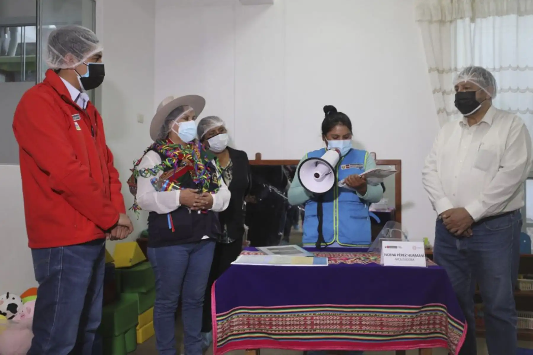 En el Centro Infantil de Atención Integral (CIAI) “Angelitos de Chalhuanca”, ubicado en el distrito del mismo nombre, la titular del Midis, Dina Boluarte, junto al gobernador regional, Baltazar Lantarón, supervisó el desarrollo de actividades de MIDIS Cuna Más. Foto: ANDINA/MIDIS
