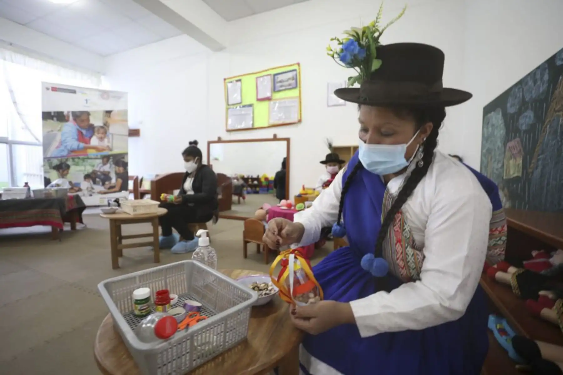 En el Centro Infantil de Atención Integral (CIAI) “Angelitos de Chalhuanca”, ubicado en el distrito del mismo nombre, la titular del Midis, Dina Boluarte, junto al gobernador regional, Baltazar Lantarón, supervisó el desarrollo de actividades de MIDIS Cuna Más. Foto: ANDINA/MIDIS