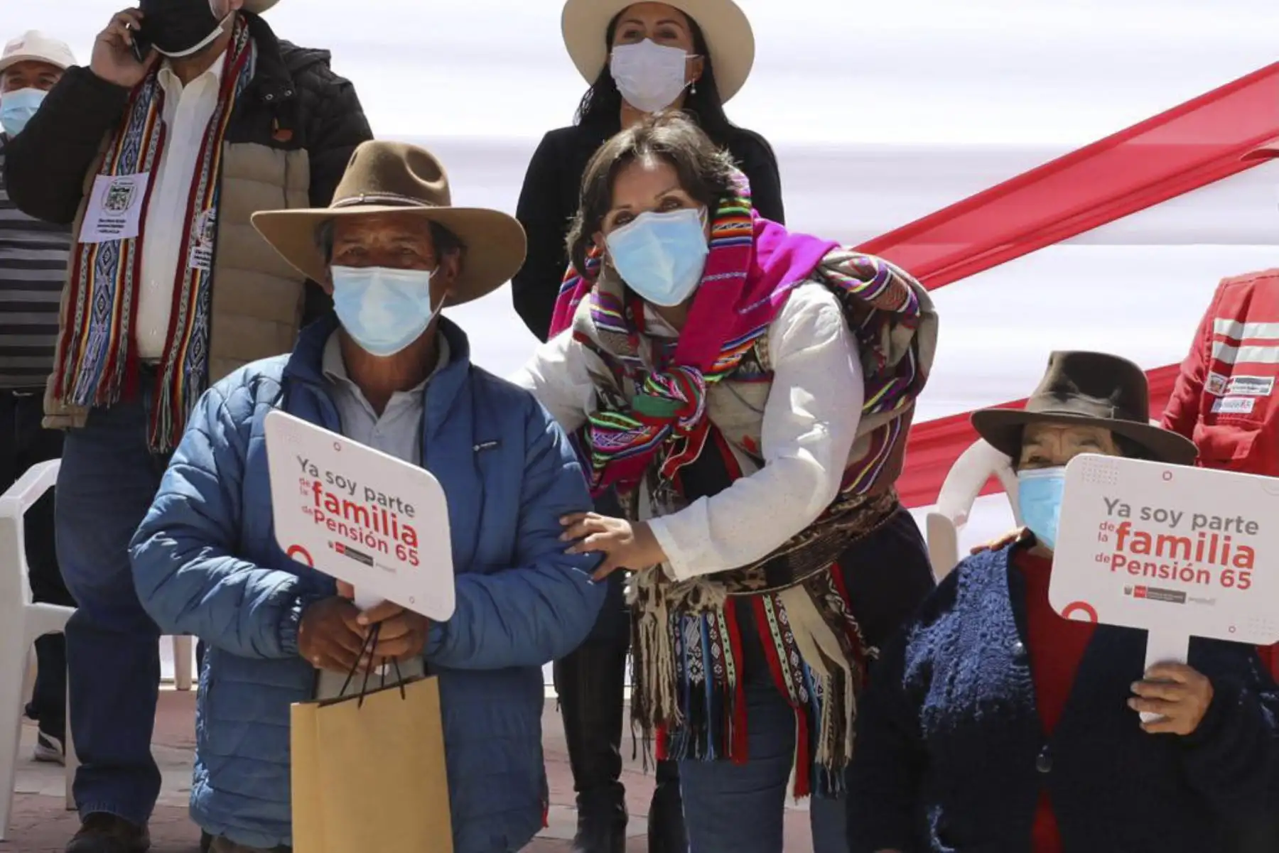 Ministra Boluarte dio la bienvenida a nuevas usuarias y usuarios de MIDIS Pensión 65, de quienes reconoció su rol como portadores de saberes, conocimientos y prácticas ancestrales, que son activos culturales del desarrollo social y económico de Apurímac. Foto: ANDINA/MIDIS