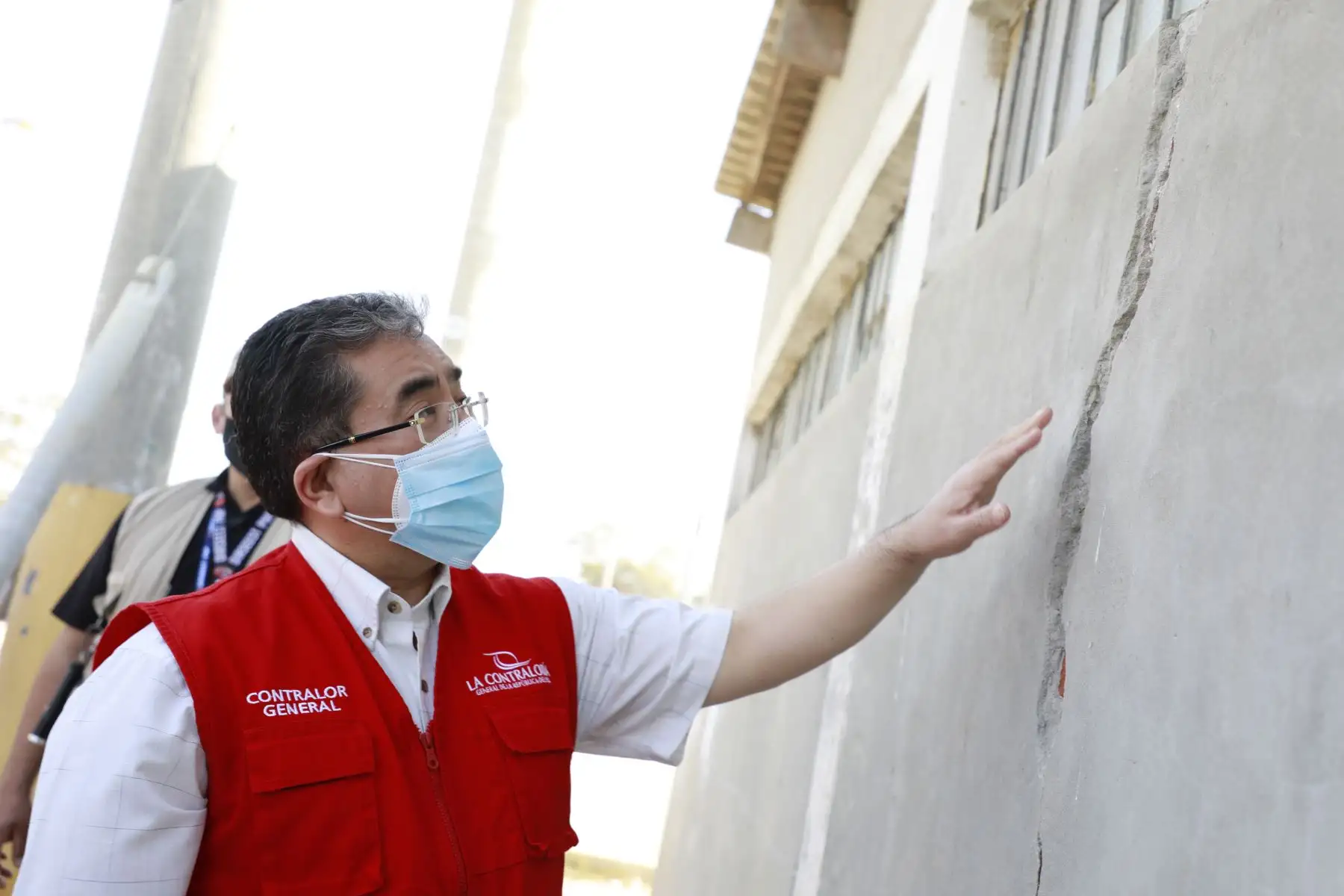 Contralor Nelson Shack supervisó daños ocurridos por el sismo en I.E. 14859 "Felipe García Figallo", y en viviendas del AA.HH. "La Alborada” en el distrito de Miguel Checa de Sullana, Piura. Foto: ANDINA/Contraloría
